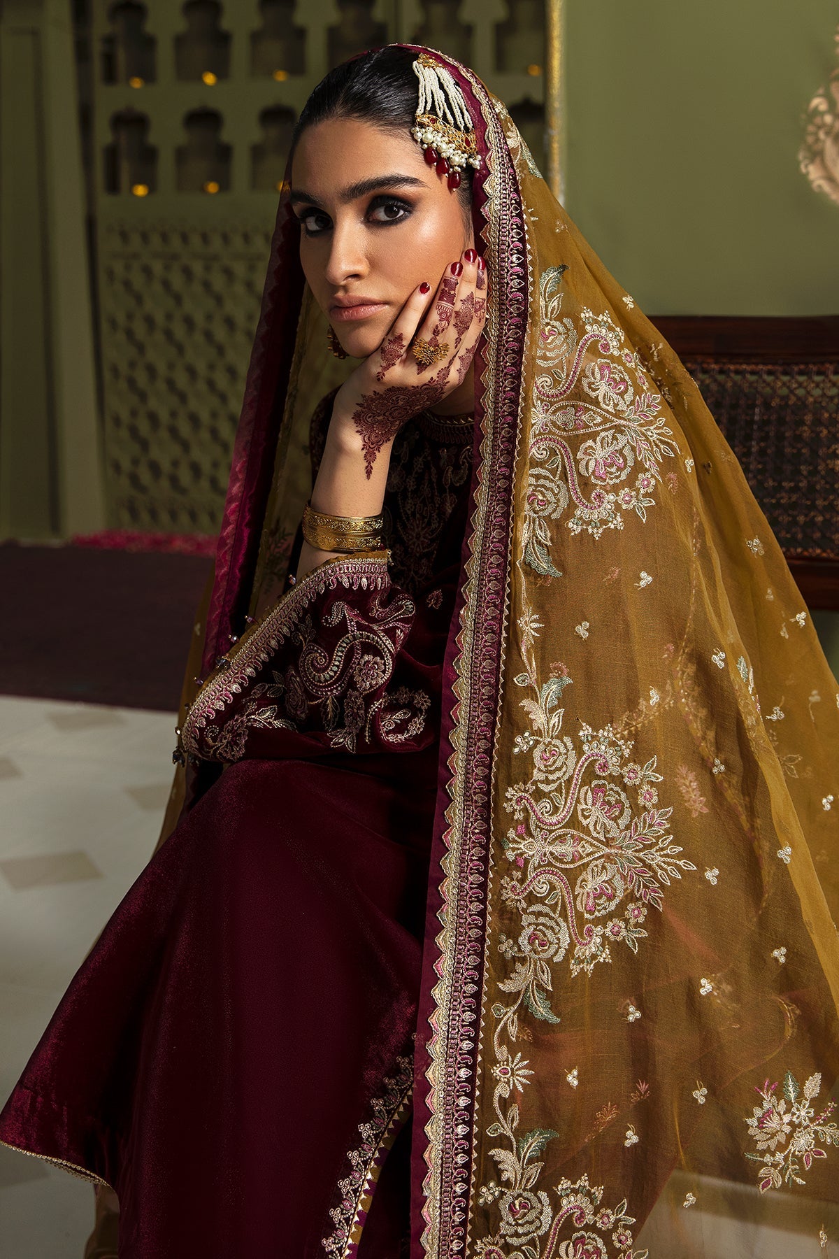 Baroque - EMBROIDERED VELVET UF-465