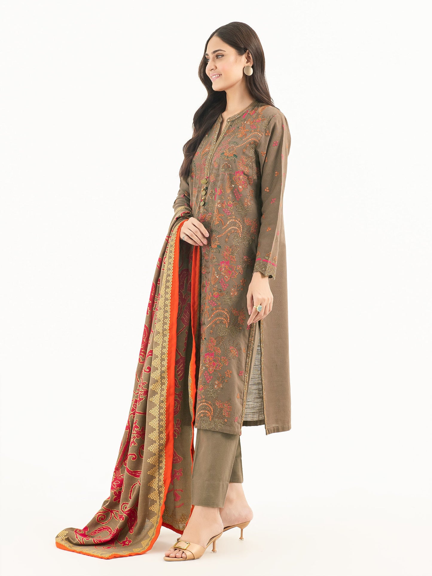 3 Piece Khaddar Suit-Embroidered (Pret)