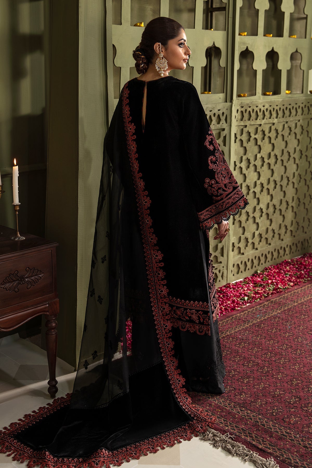 Baroque - EMBROIDERED VELVET UF-468