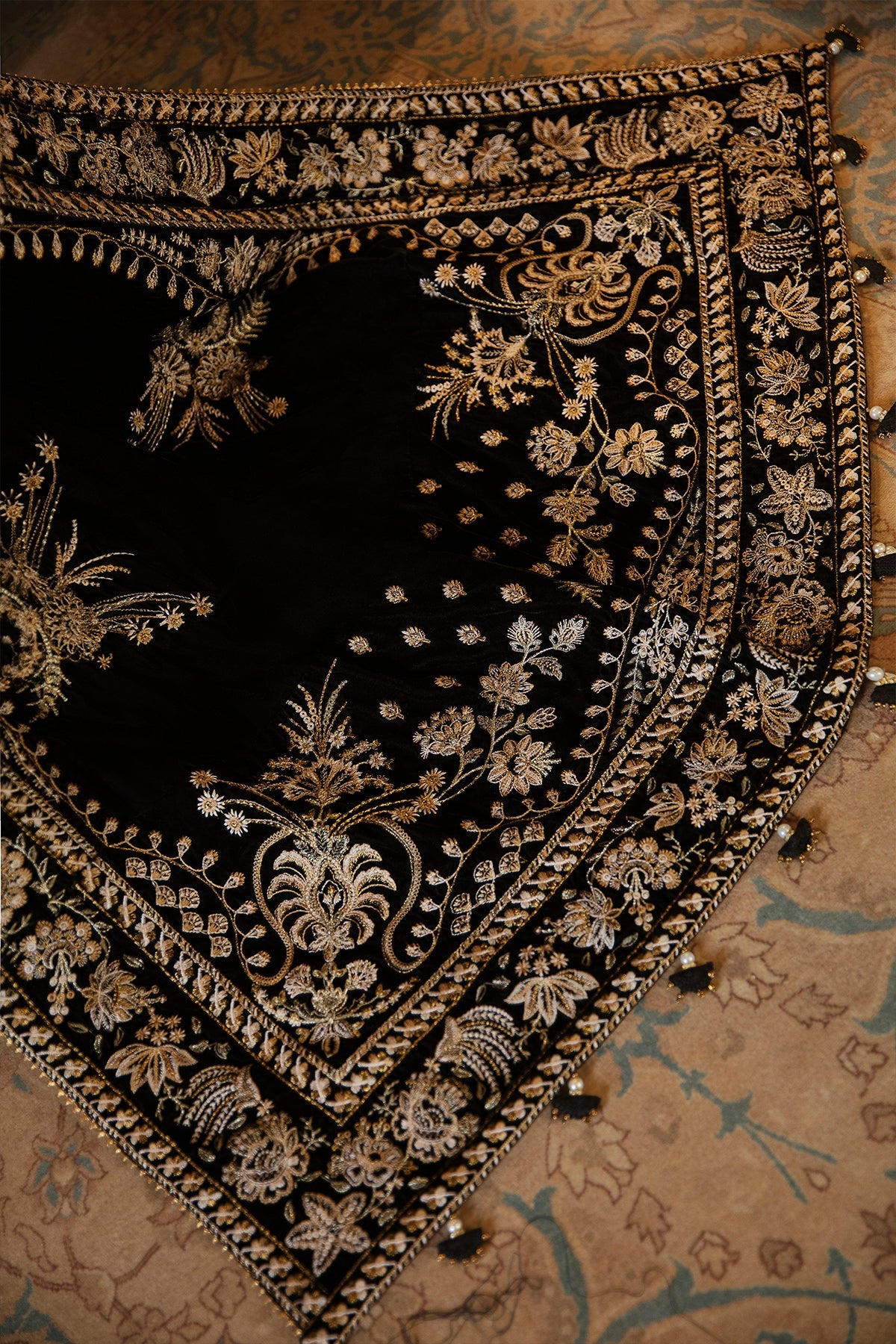 Baroque - EMBROIDERED VELVET SHAWL VS-24