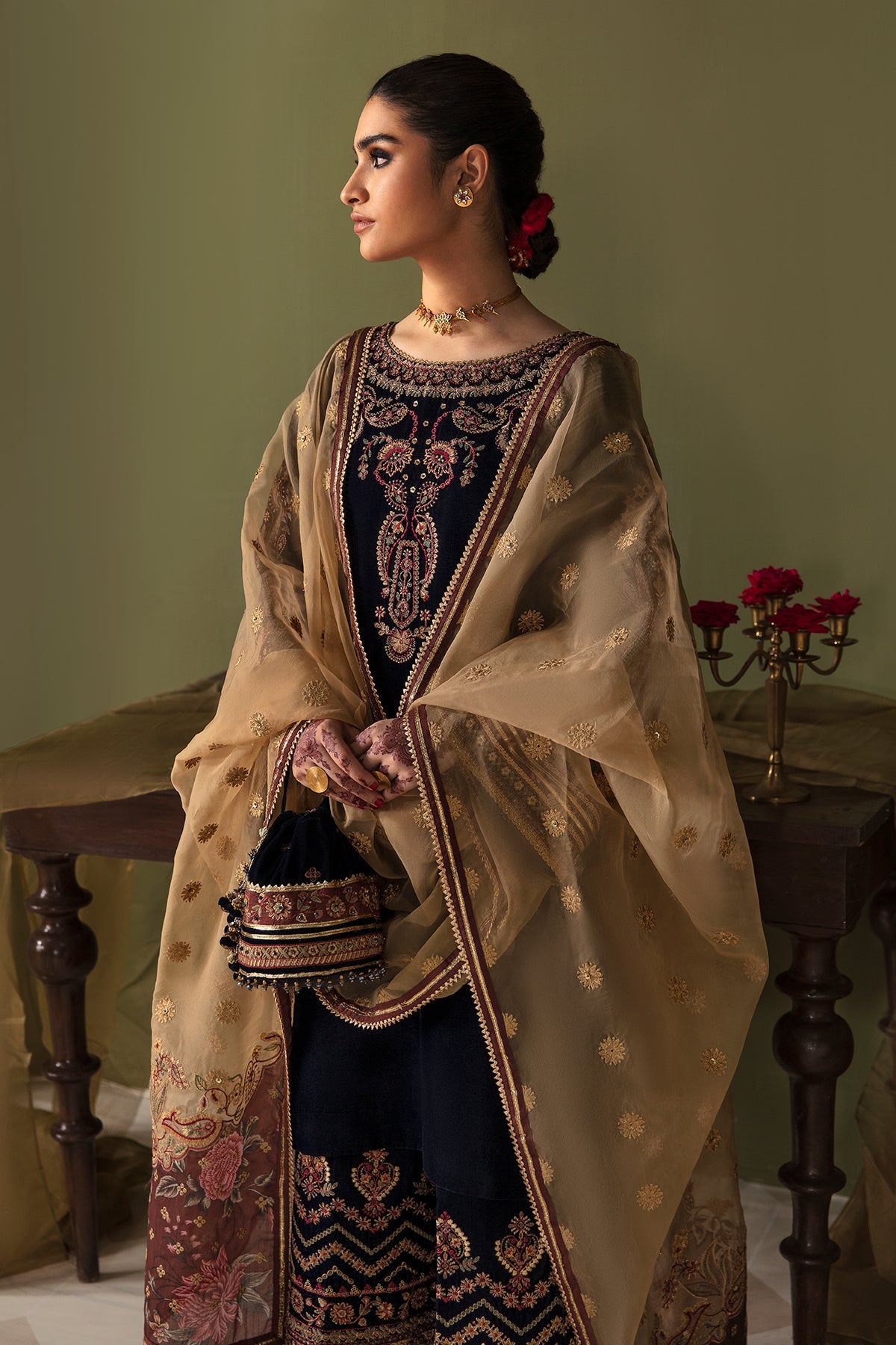 Baroque - EMBROIDERED VELVET UF-469