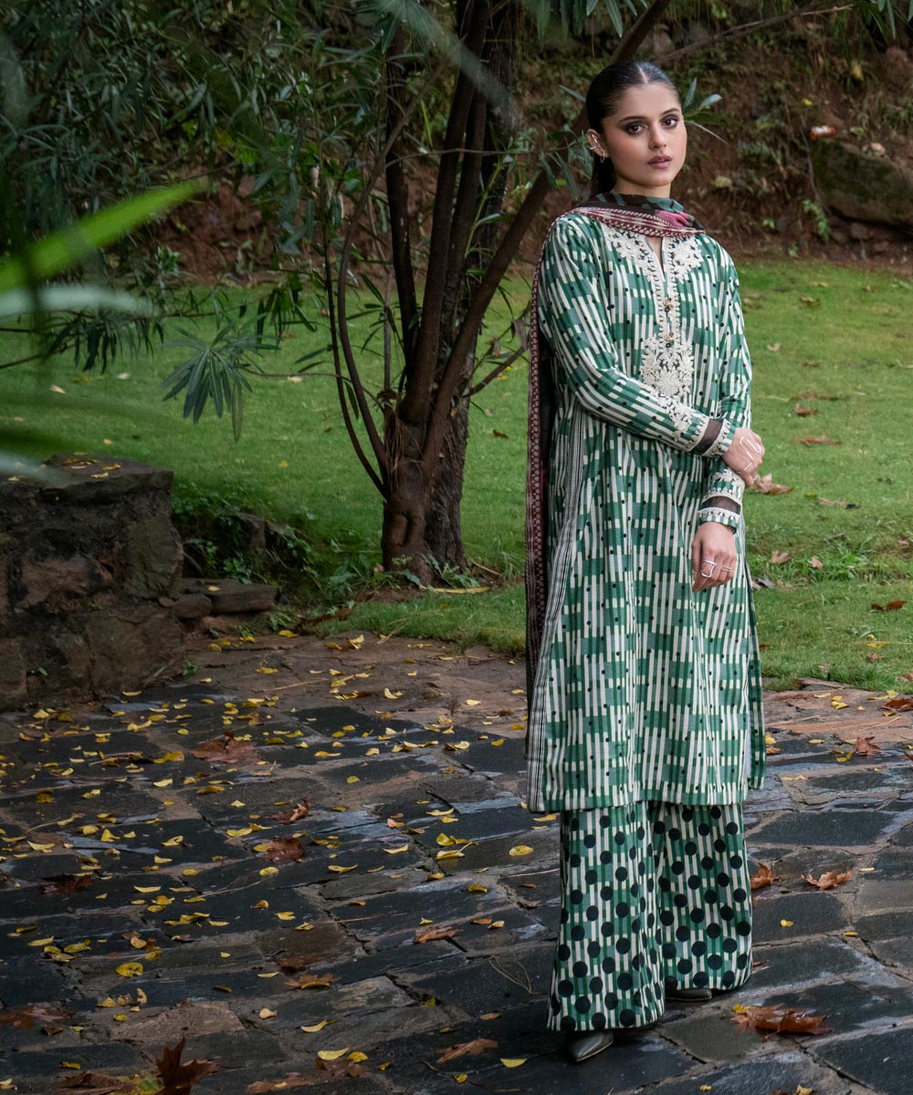 Sapphire - 3 Piece - Embroidered Khaddar Suit
