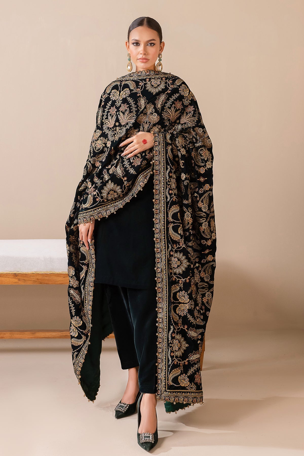 Baroque - EMBROIDERED VELVET SHAWL VS-40