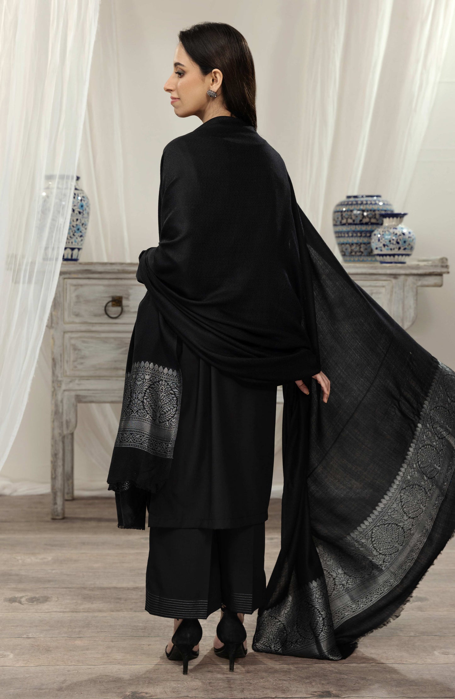 Seran - Black Silver - Shawl