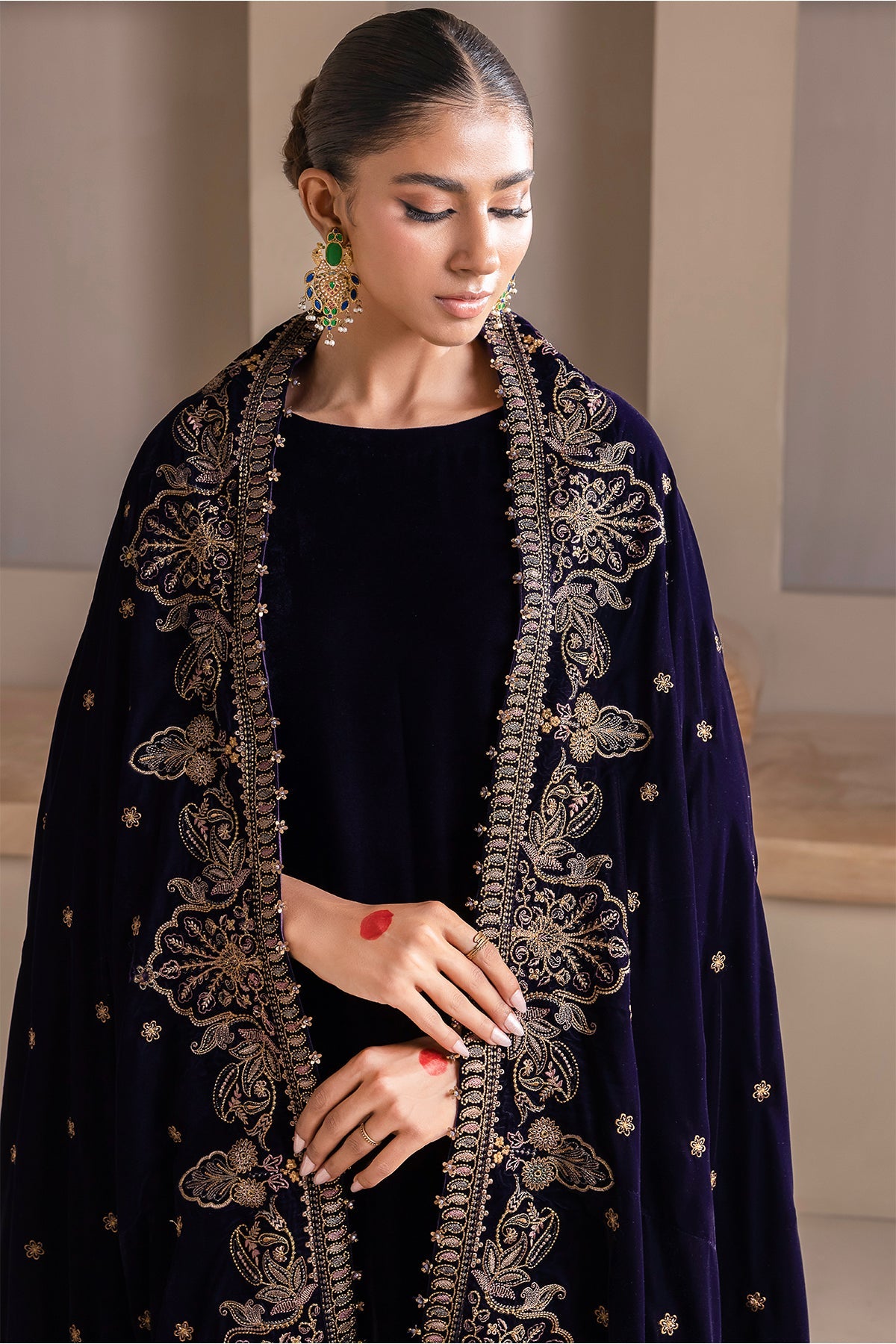 Baroque - EMBROIDERED VELVET SHAWL VS-41