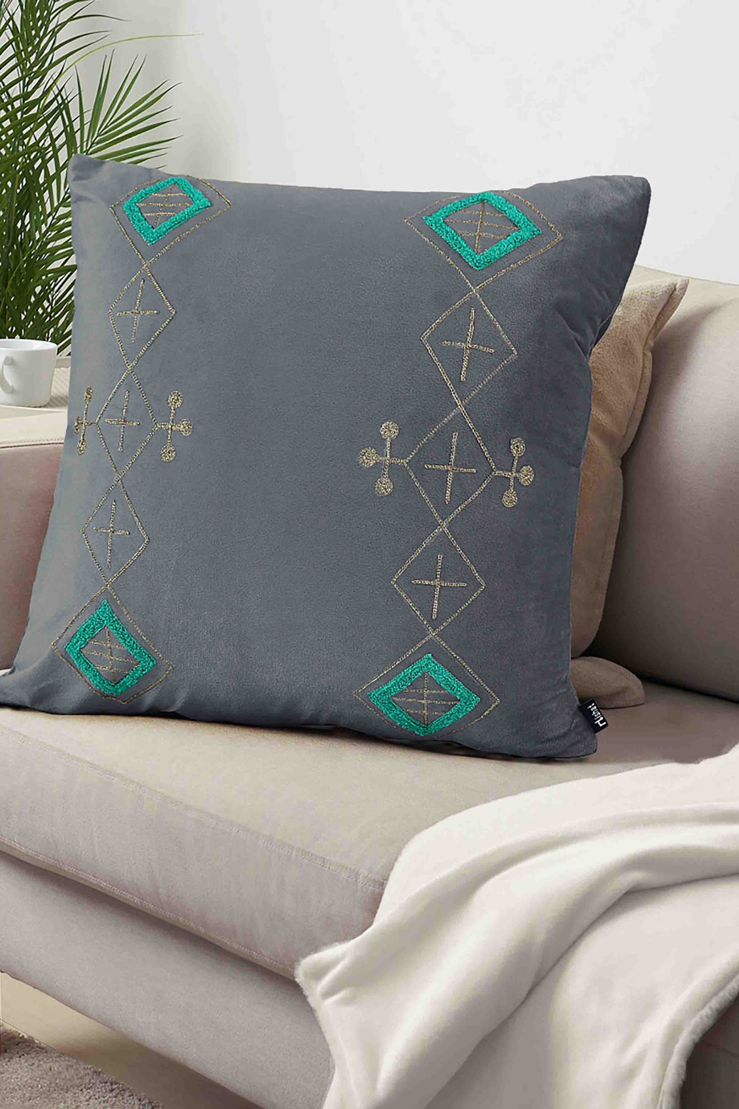 Nishat Linen - Alrima Cushion Cover Emb