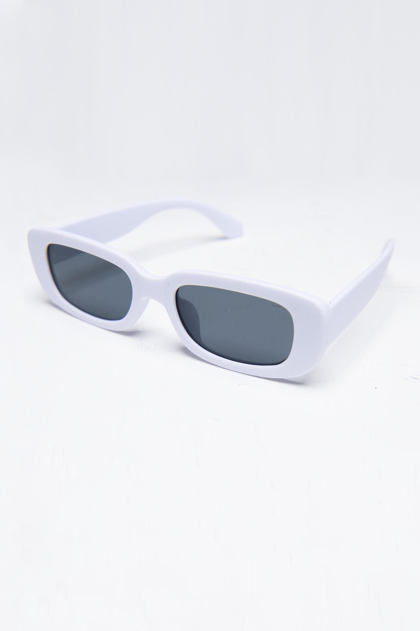 BTW - WHITE SUN GLASSES