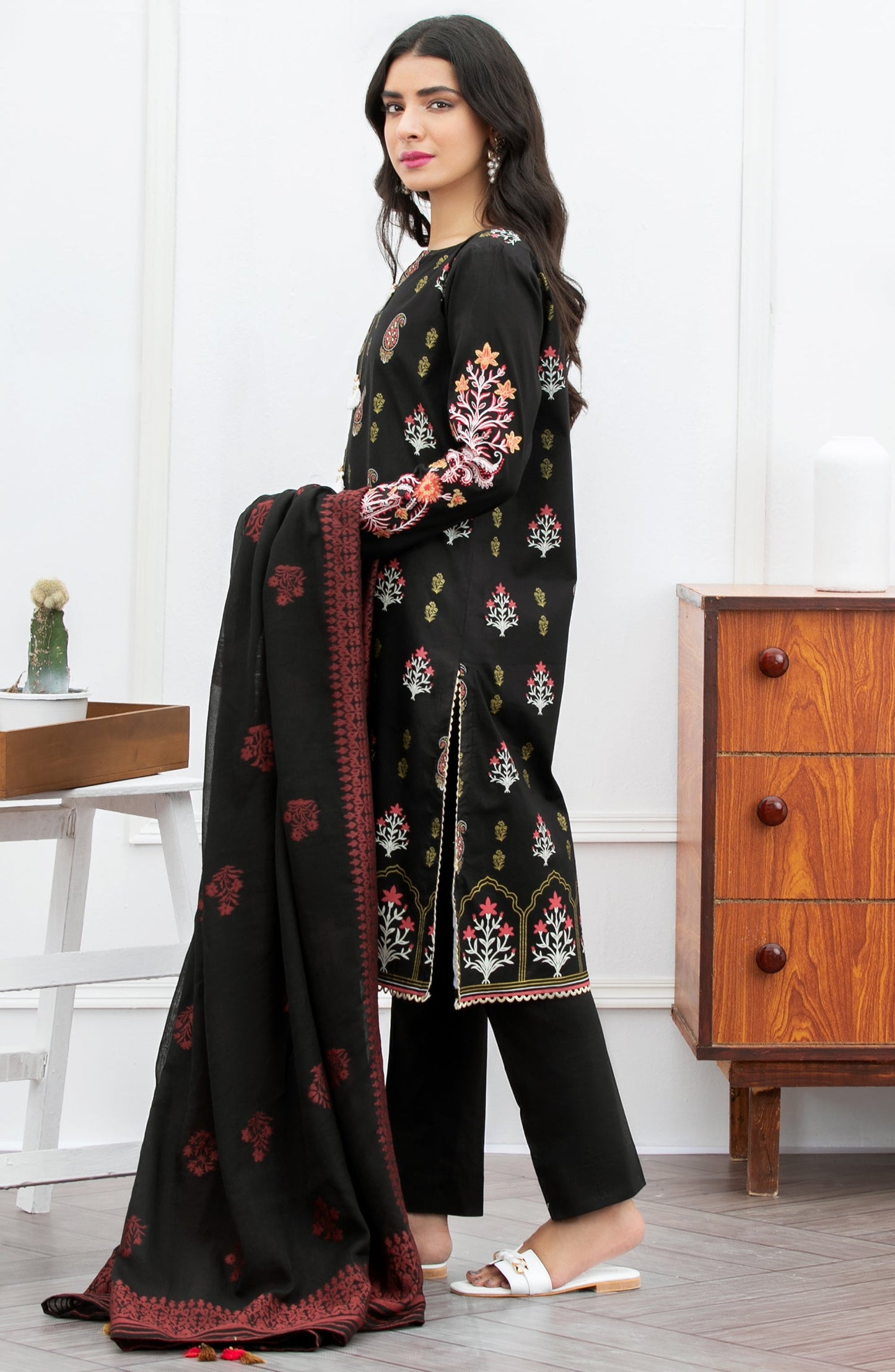 Orient - Unstitched 3 Piece Embroidered Lawn Suit