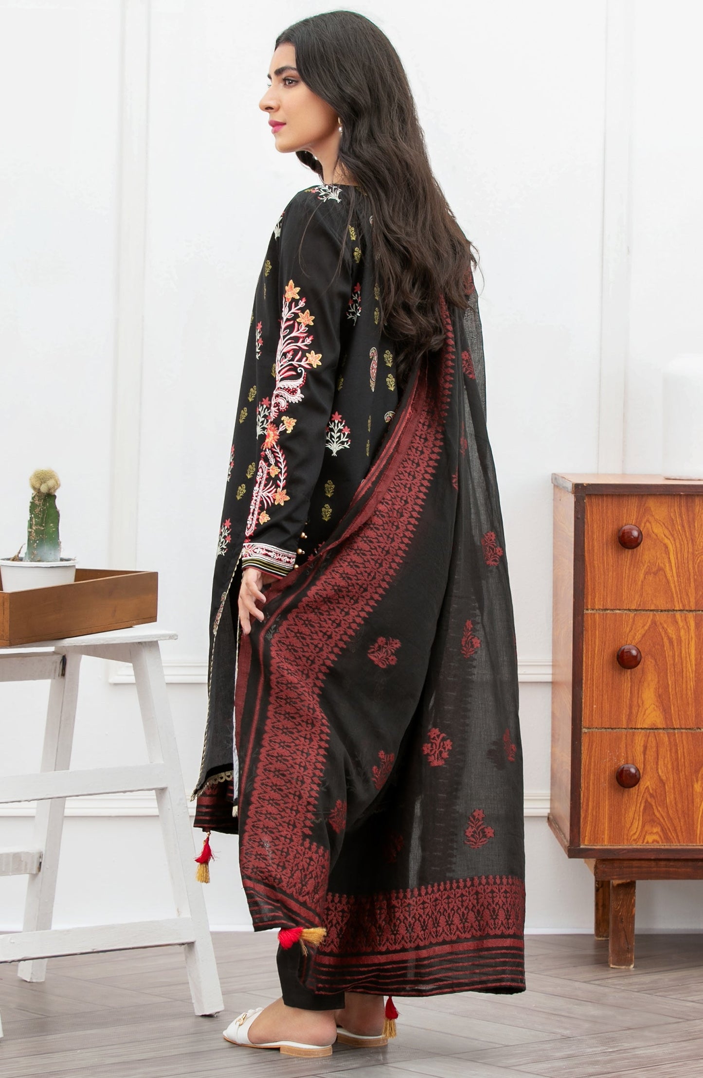 Orient - Unstitched 3 Piece Embroidered Lawn Suit