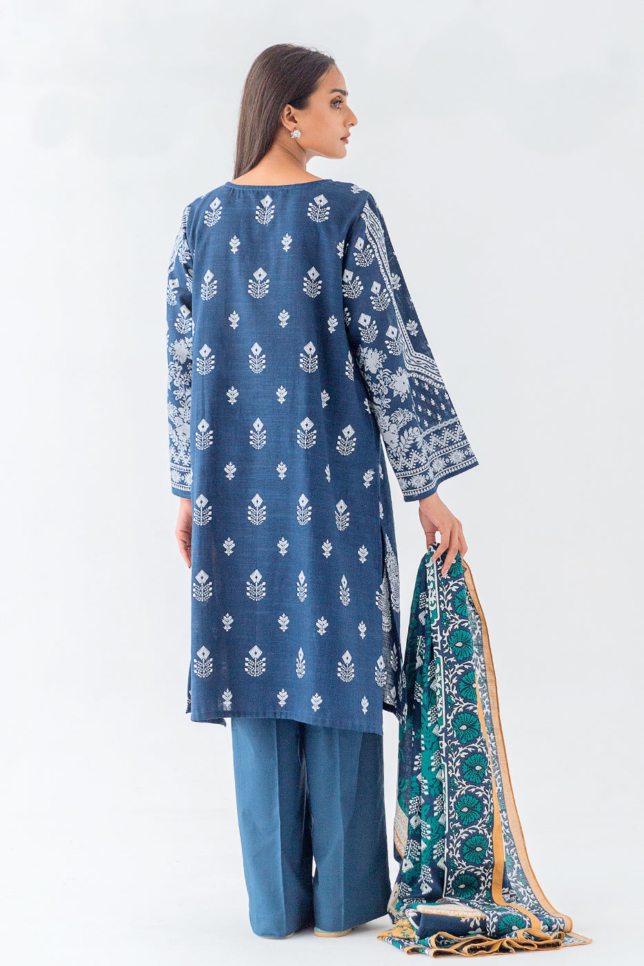 Beechtree - 3 PIECE - EMBROIDERED KHADDAR SUIT - BISTRO BARN (UNSTITCHED)
