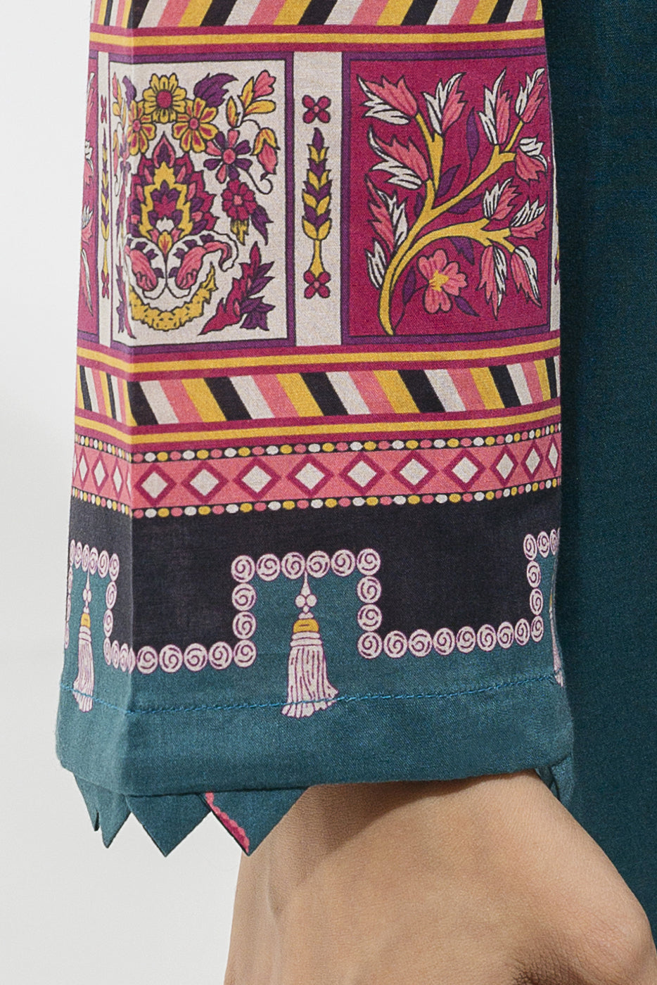 Beechtree - 2 PIECE - EMBROIDERED LAWN SUIT - AEGEAN WILT (UNSTITCHED)