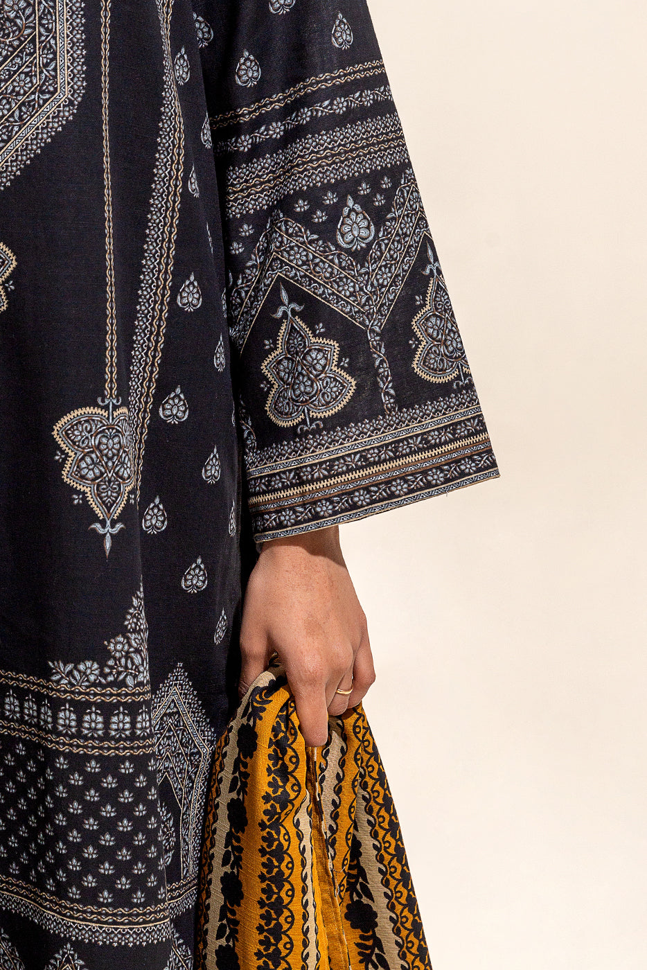 Beechtree - 3 PIECE - PRINTED KHADDAR SUIT - GLOOMY MYTH (UNSTITCHED)