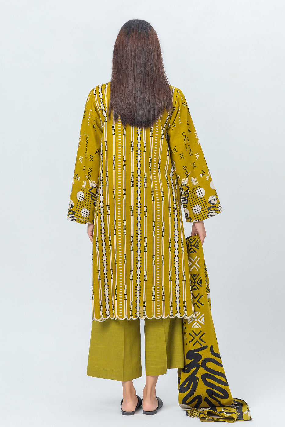 Beechtree - 3 PIECE - EMBROIDERED KHADDAR SUIT - DELICATE PETALS (UNSTITCHED)