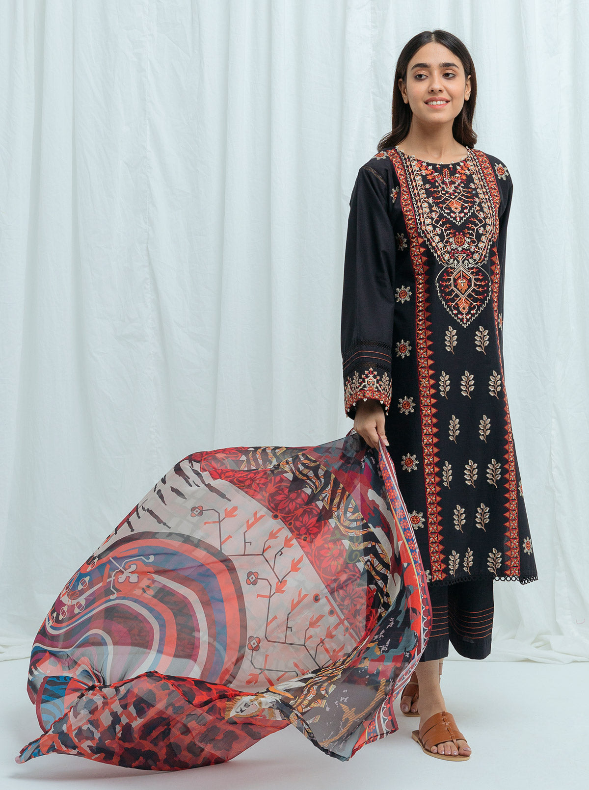 Beechtree - VIVID BLACK-Embroidered-2P