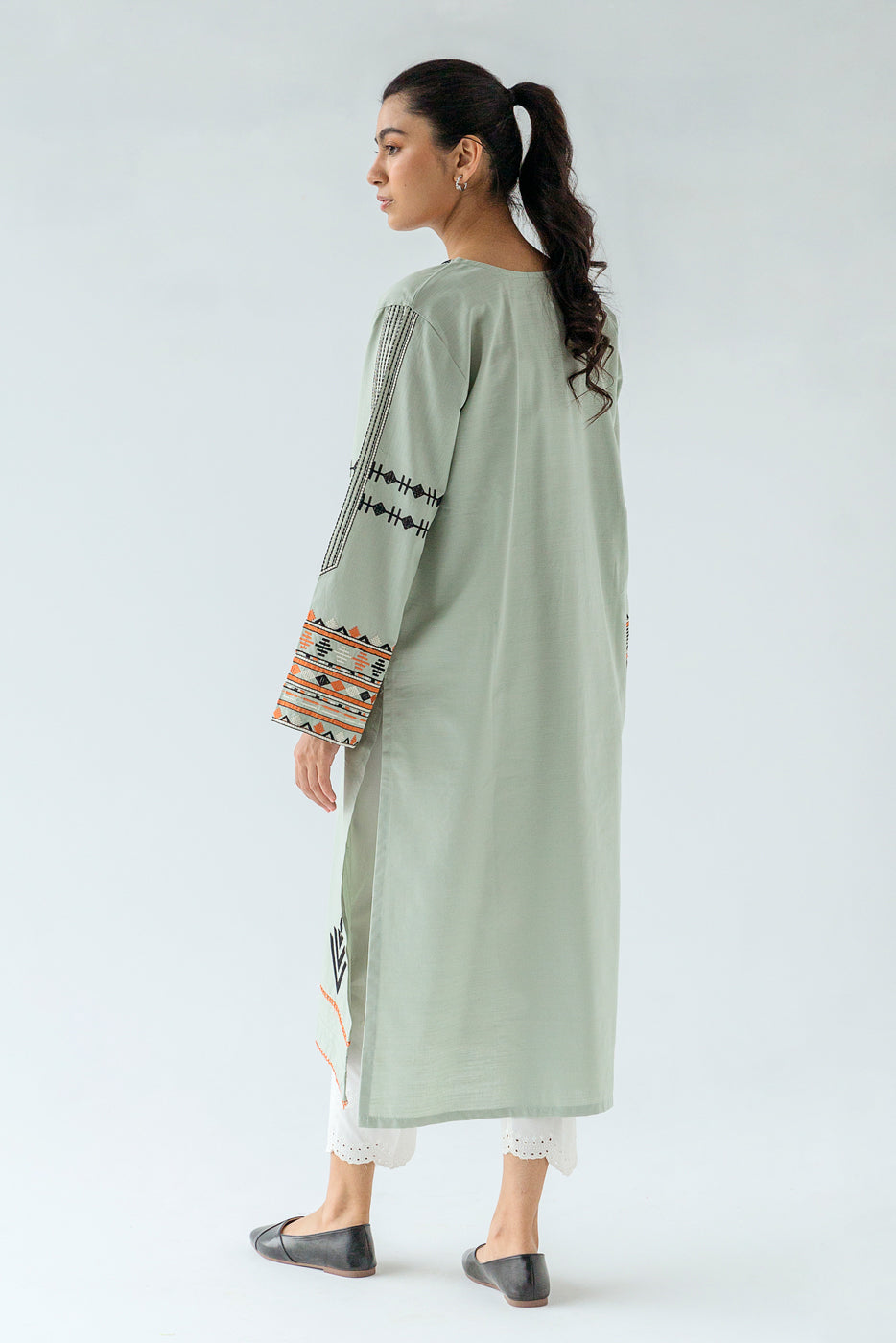 Beechtree - EMBROIDERED SLUB KHADDAR SHIRT (PRET)