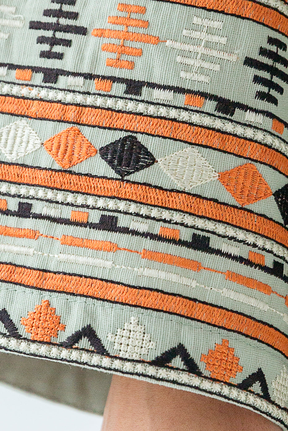 Beechtree - EMBROIDERED SLUB KHADDAR SHIRT (PRET)