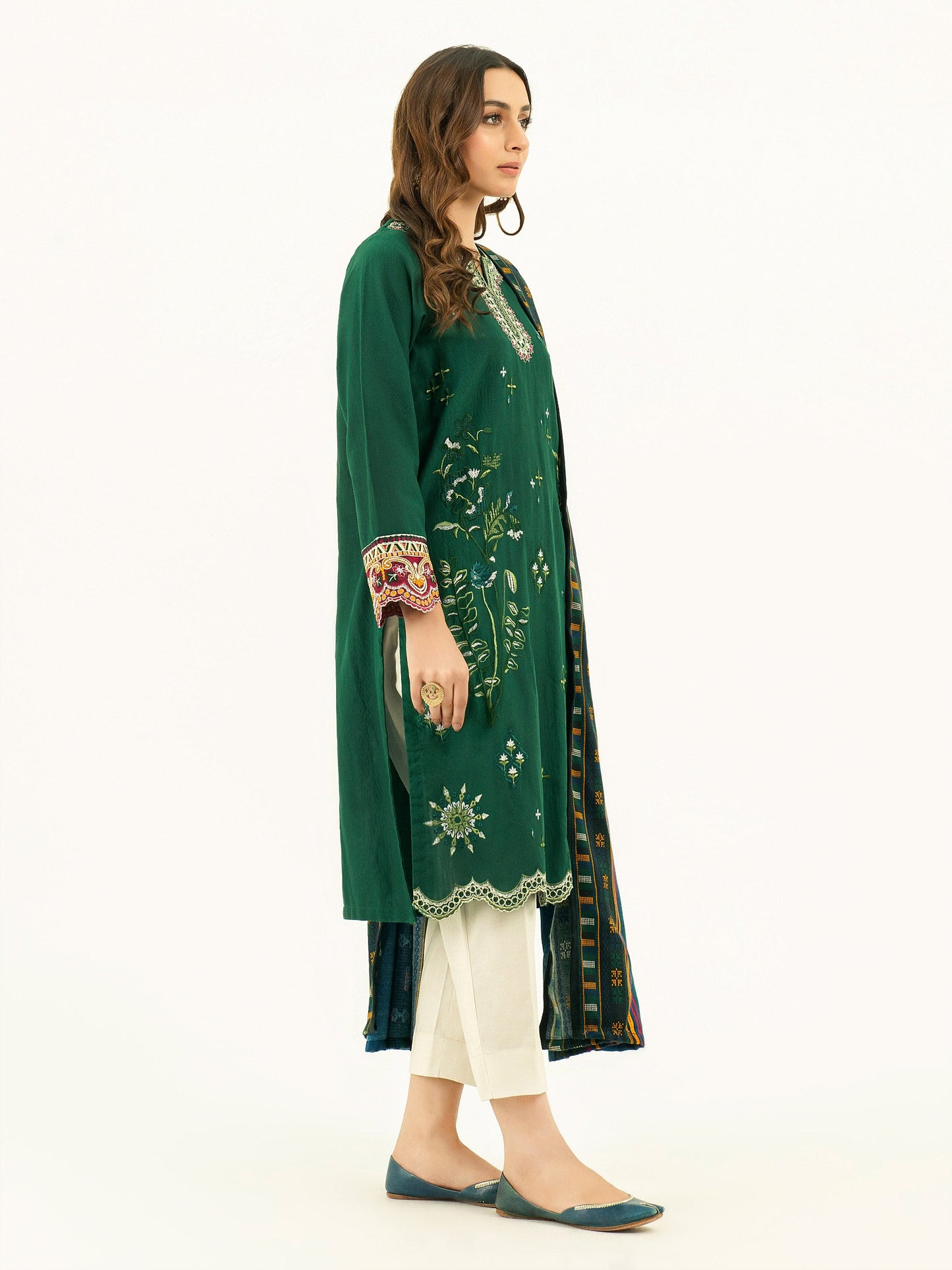 2 Piece Khaddar Suit-Embroidered (Pret)