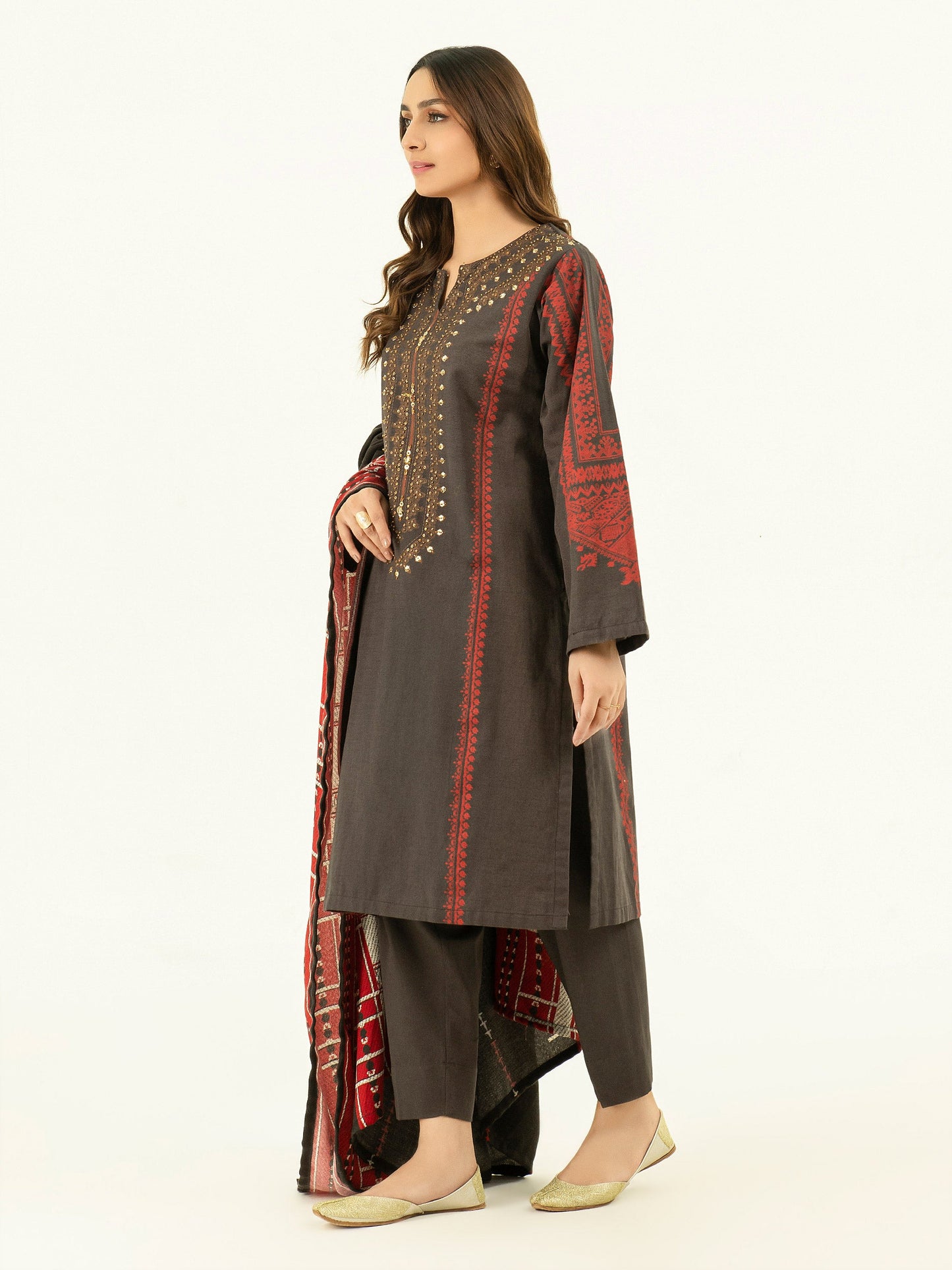 3 Piece Khaddar Suit-Embellished (Pret)