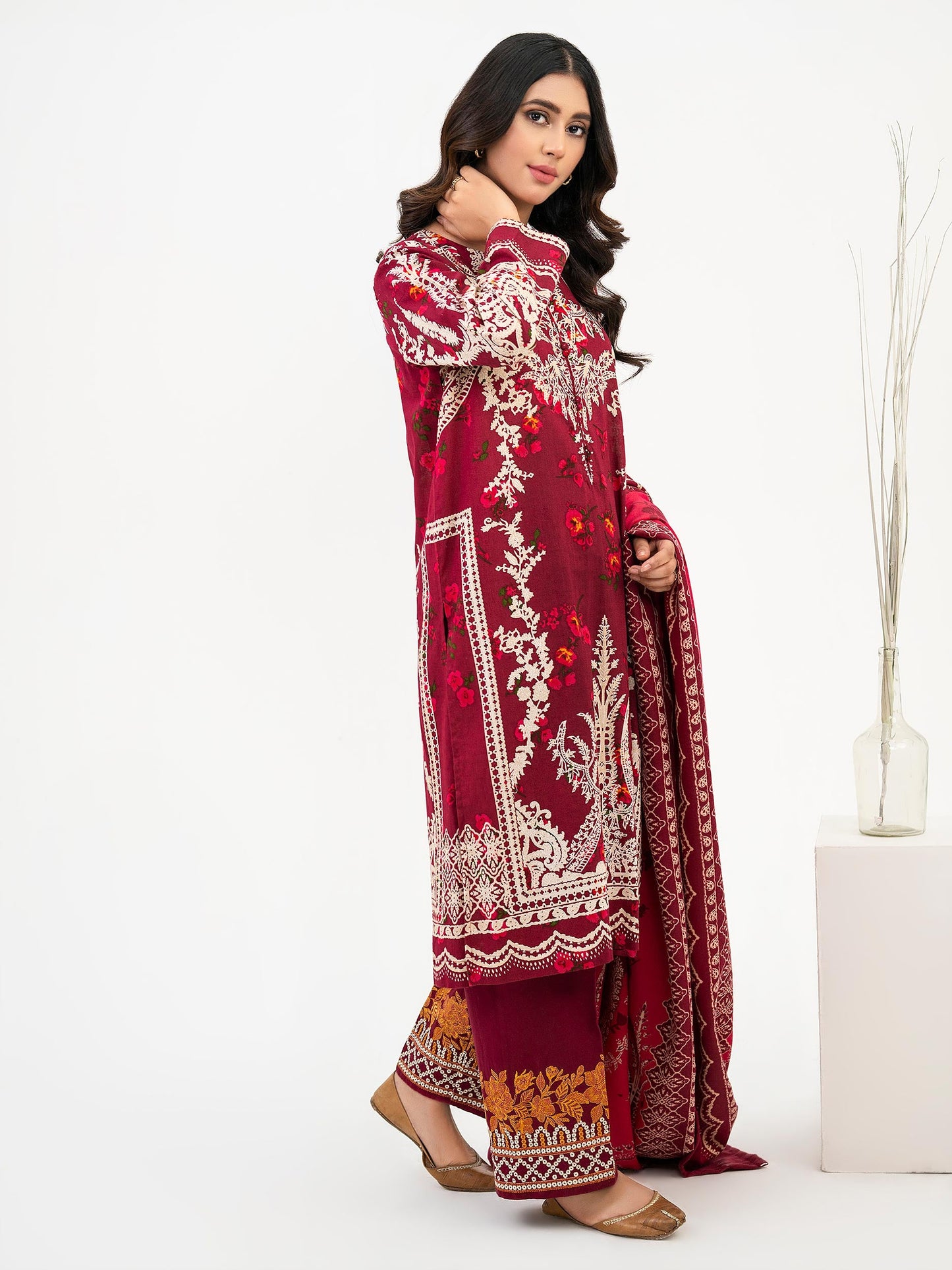 3 Piece Khaddar Suit-Embroidered (Pret)