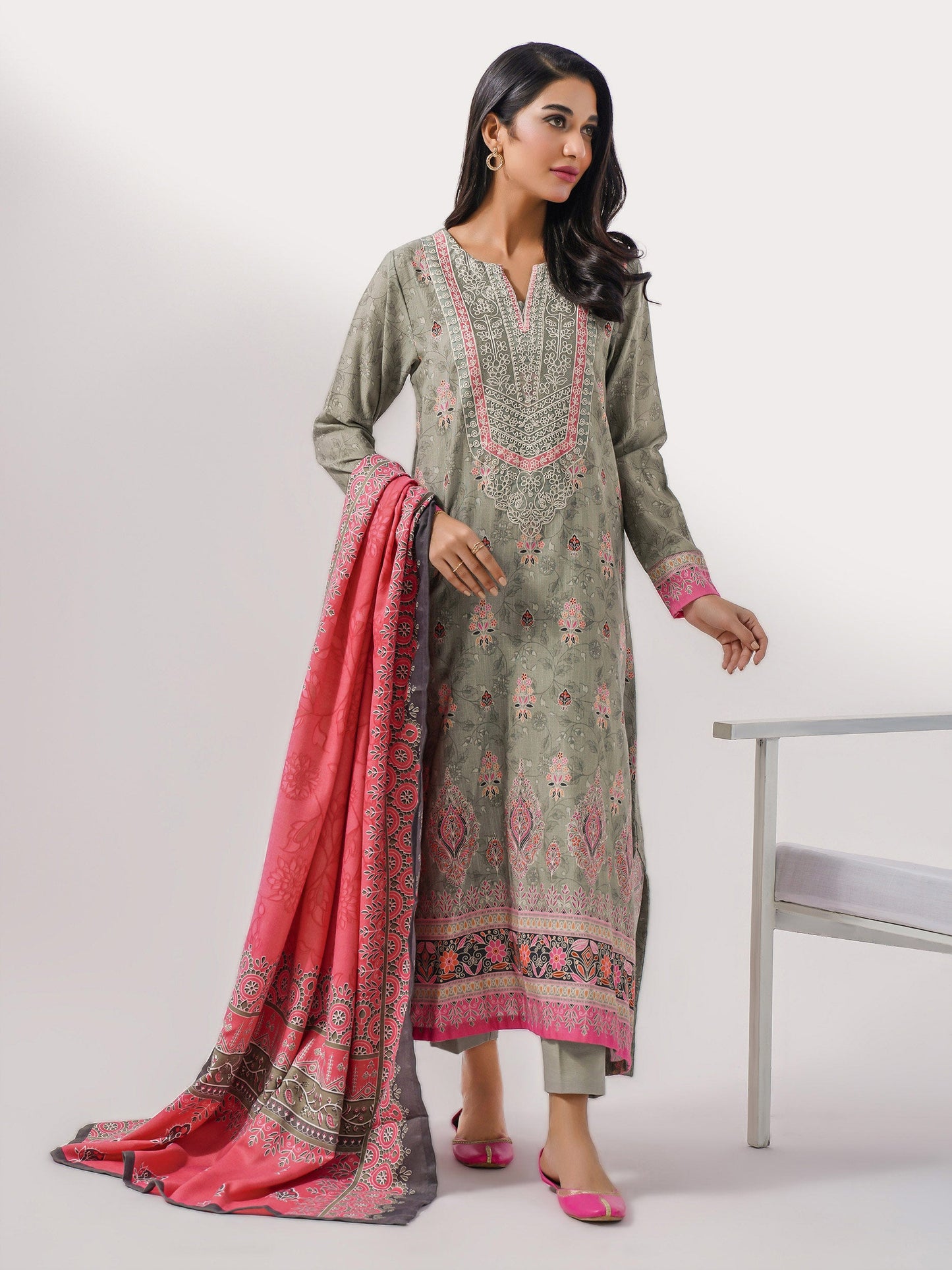 3 Piece Khaddar Suit-Embroidered(Pret)