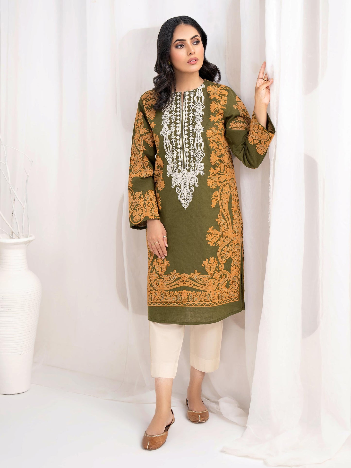 Khaddar Shirt-Embroidered(Unstitched)