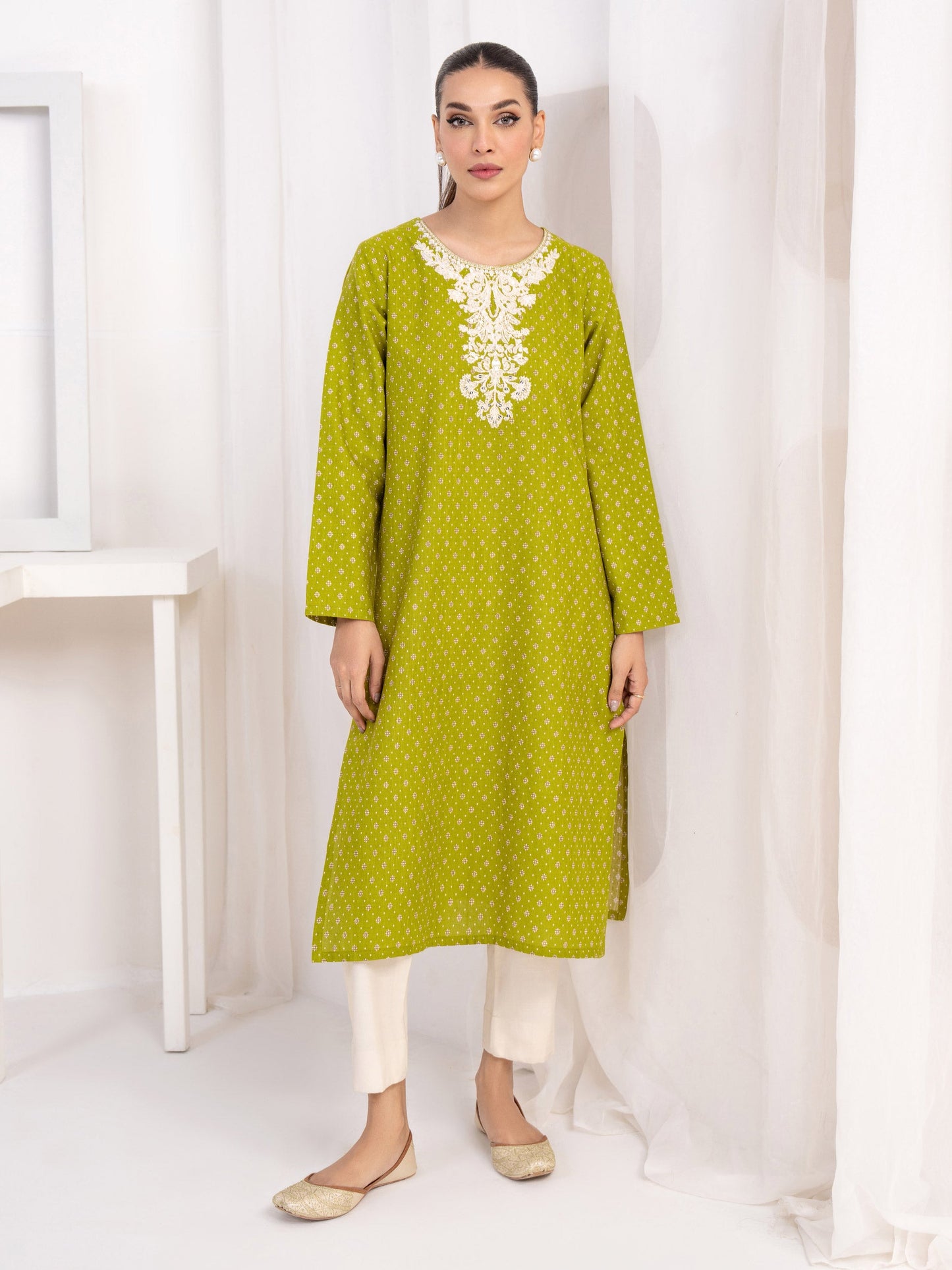 Khaddar Shirt-Embroidered(Unstitched)