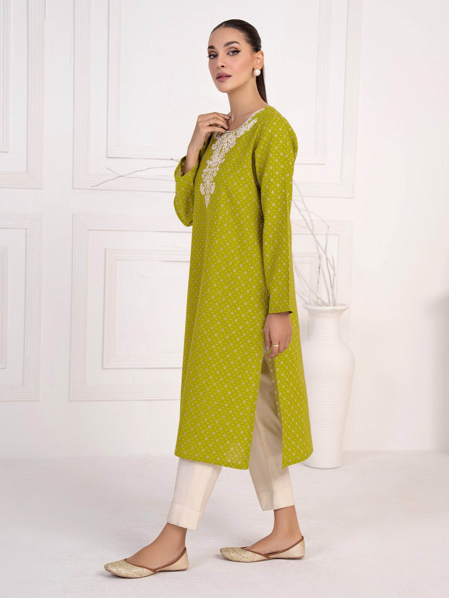 Khaddar Shirt-Embroidered(Unstitched)