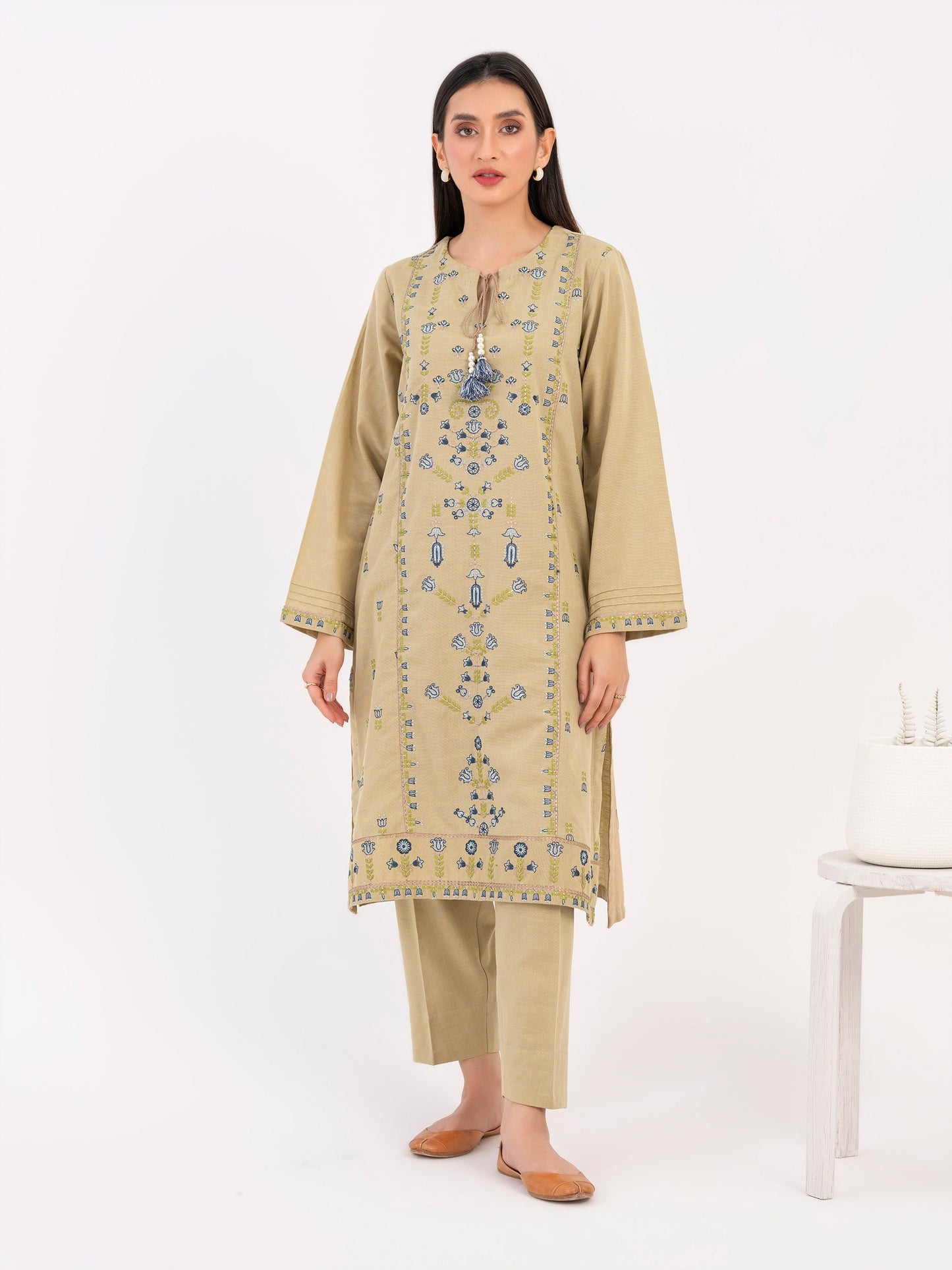 2 Piece Khaddar Suit-Embroidered (Pret)