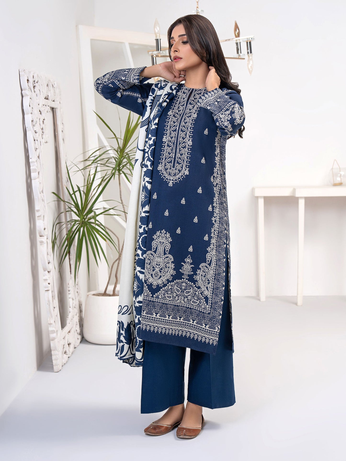 3 Piece Khaddar Suit-Embroidered (Unstitched)