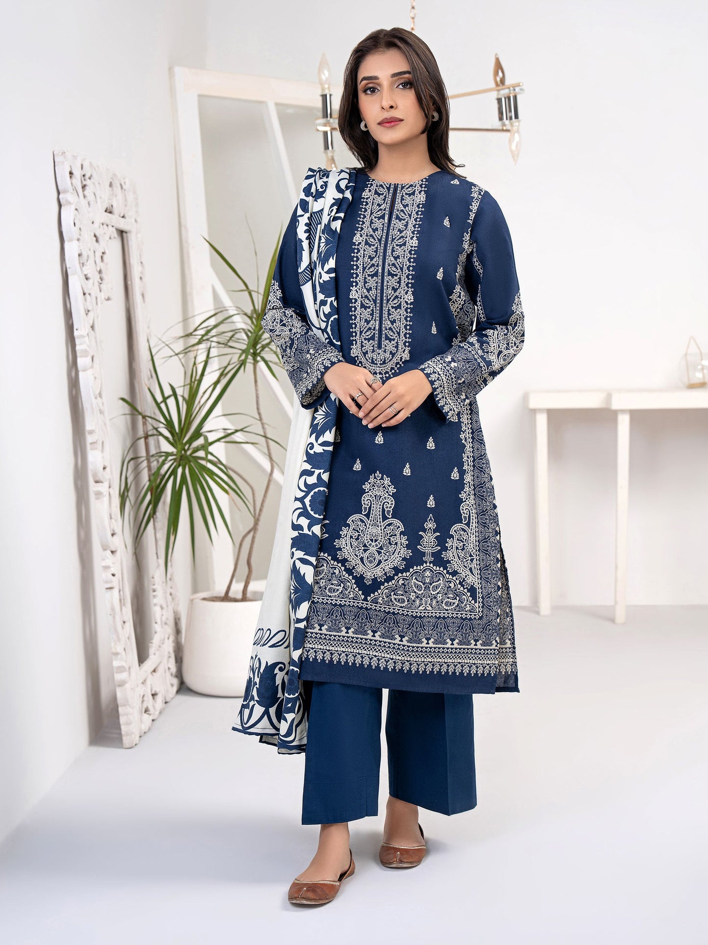 3 Piece Khaddar Suit-Embroidered (Unstitched)