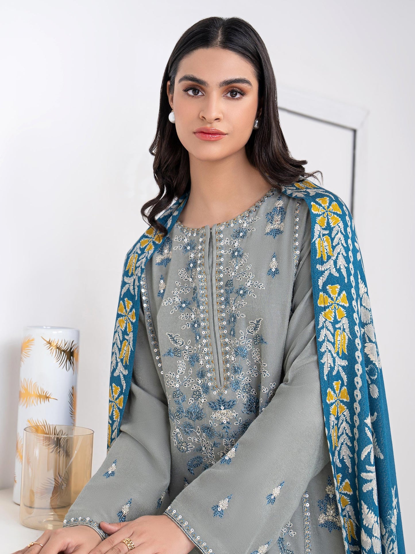 3 Piece Karandi Suit-Embroidered (Unstitched)