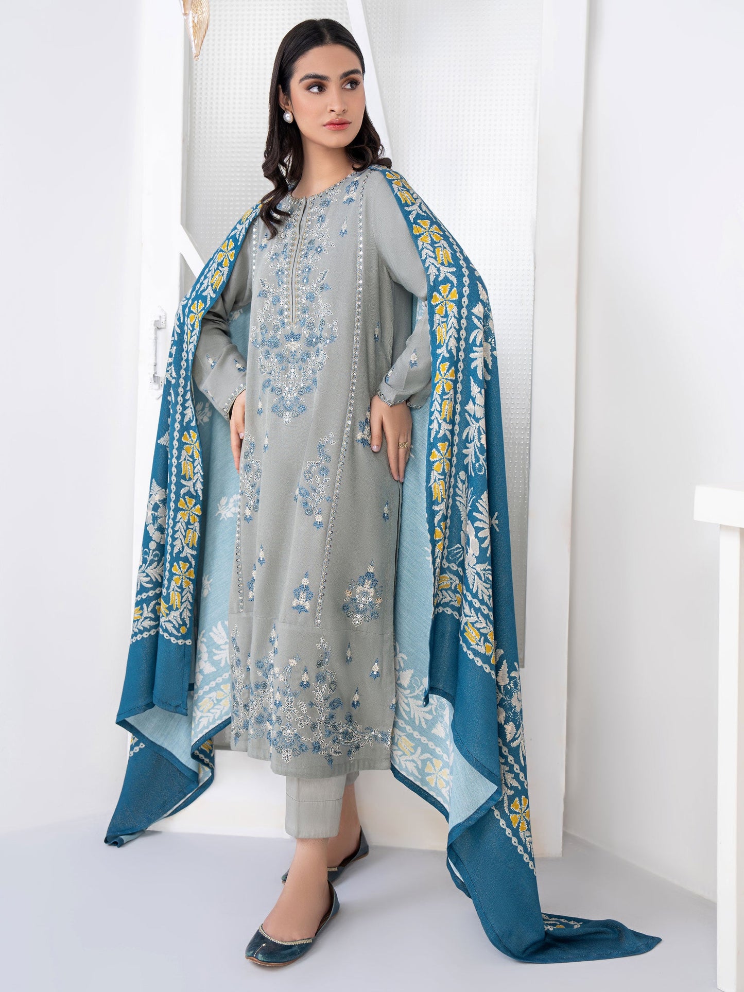 3 Piece Karandi Suit-Embroidered (Unstitched)