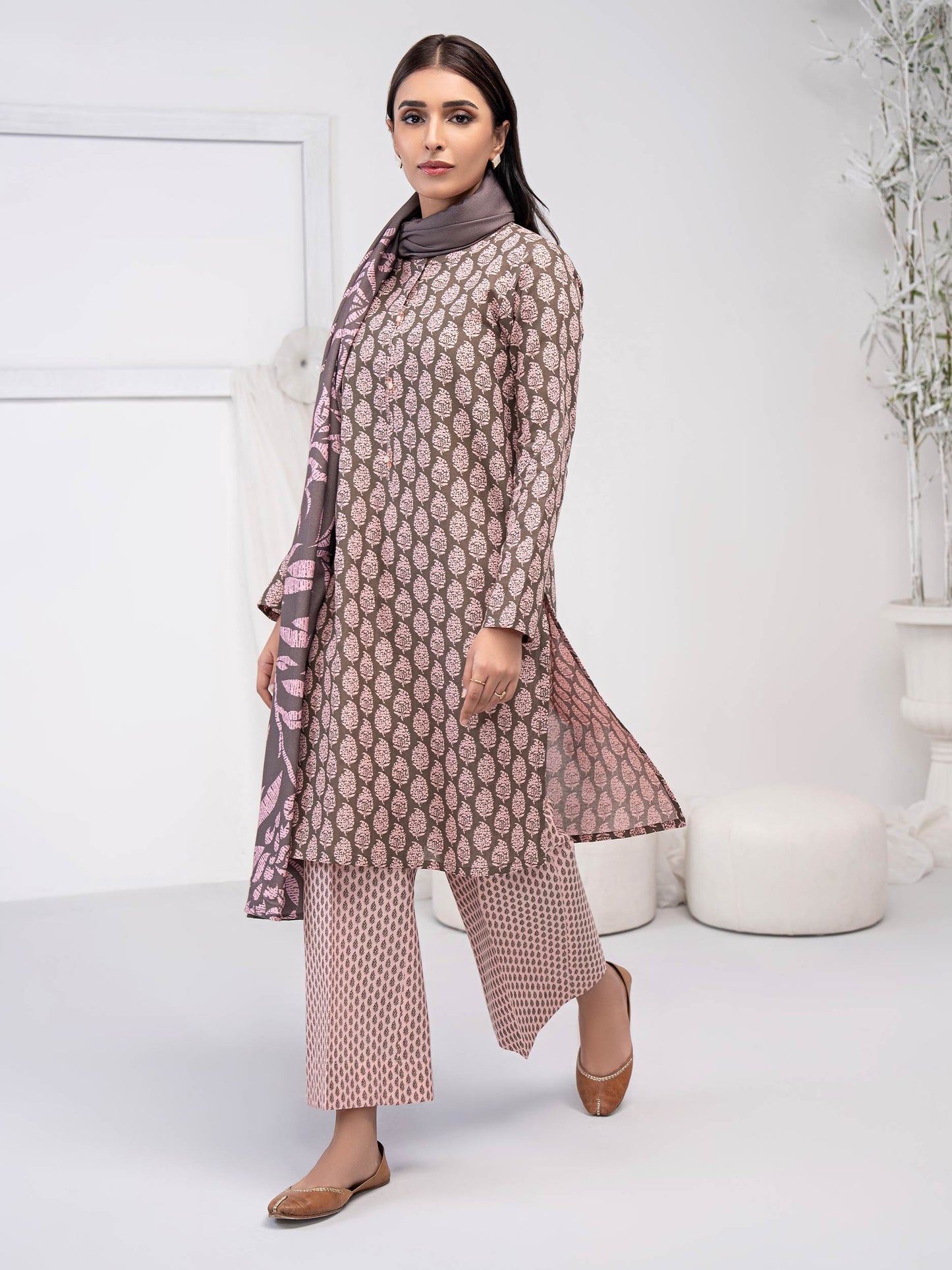 3 Piece Khaddar Suit-Embroidered (Unstitched)