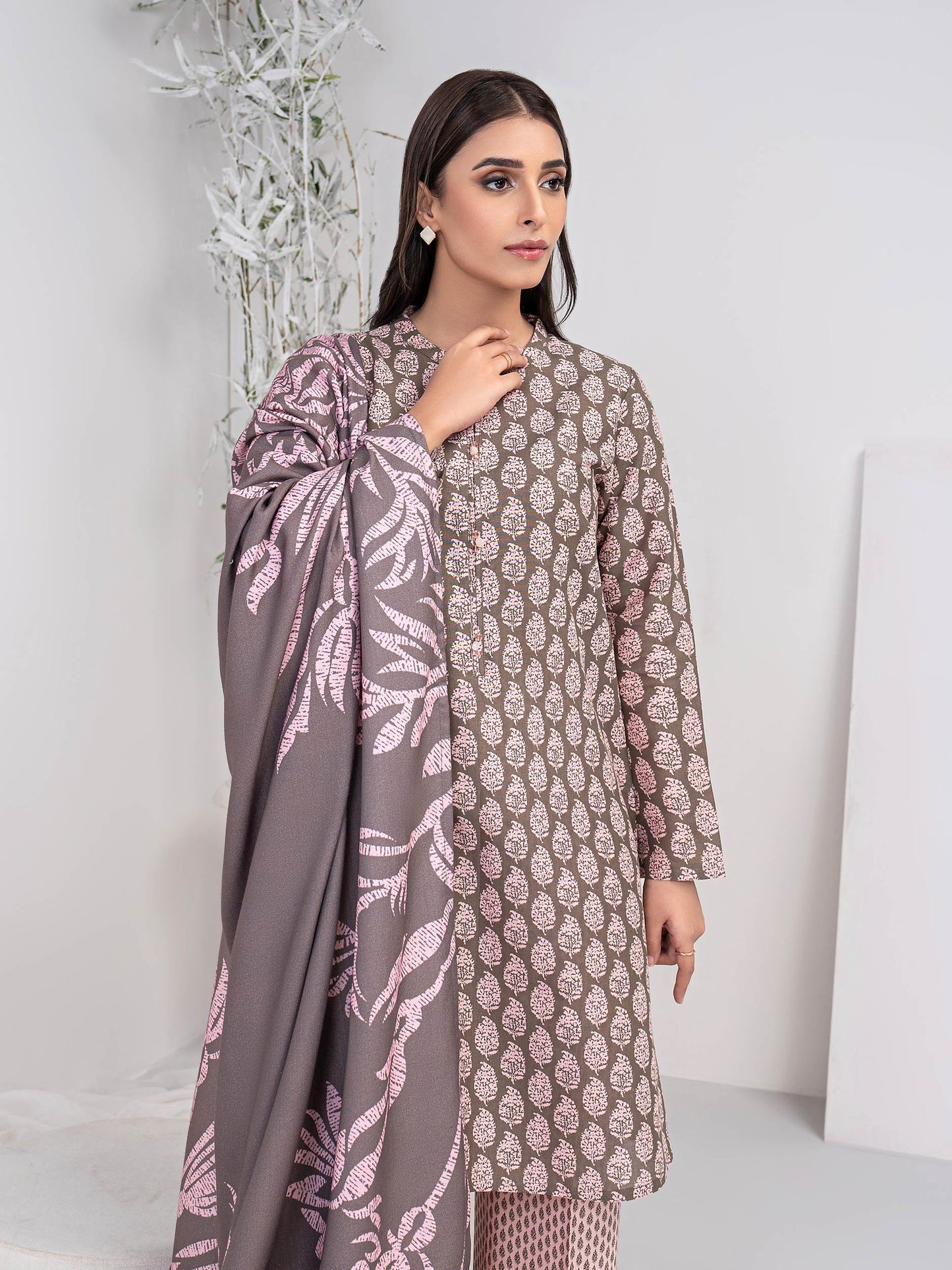 3 Piece Khaddar Suit-Embroidered (Unstitched)