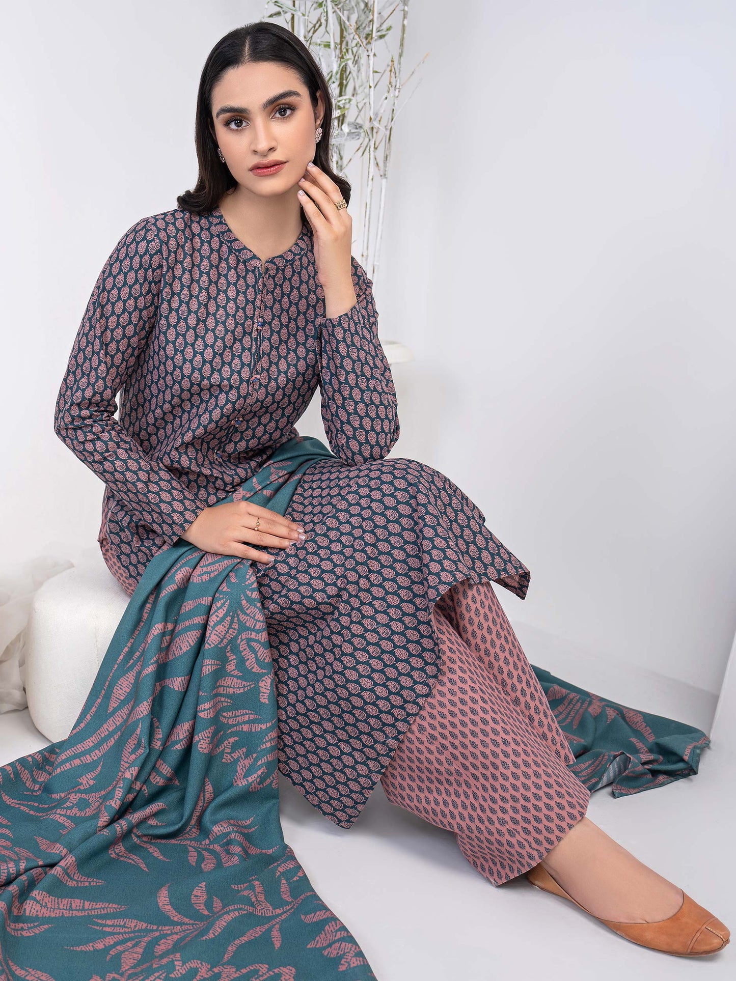 3 Piece Khaddar Suit-Embroidered (Unstitched)