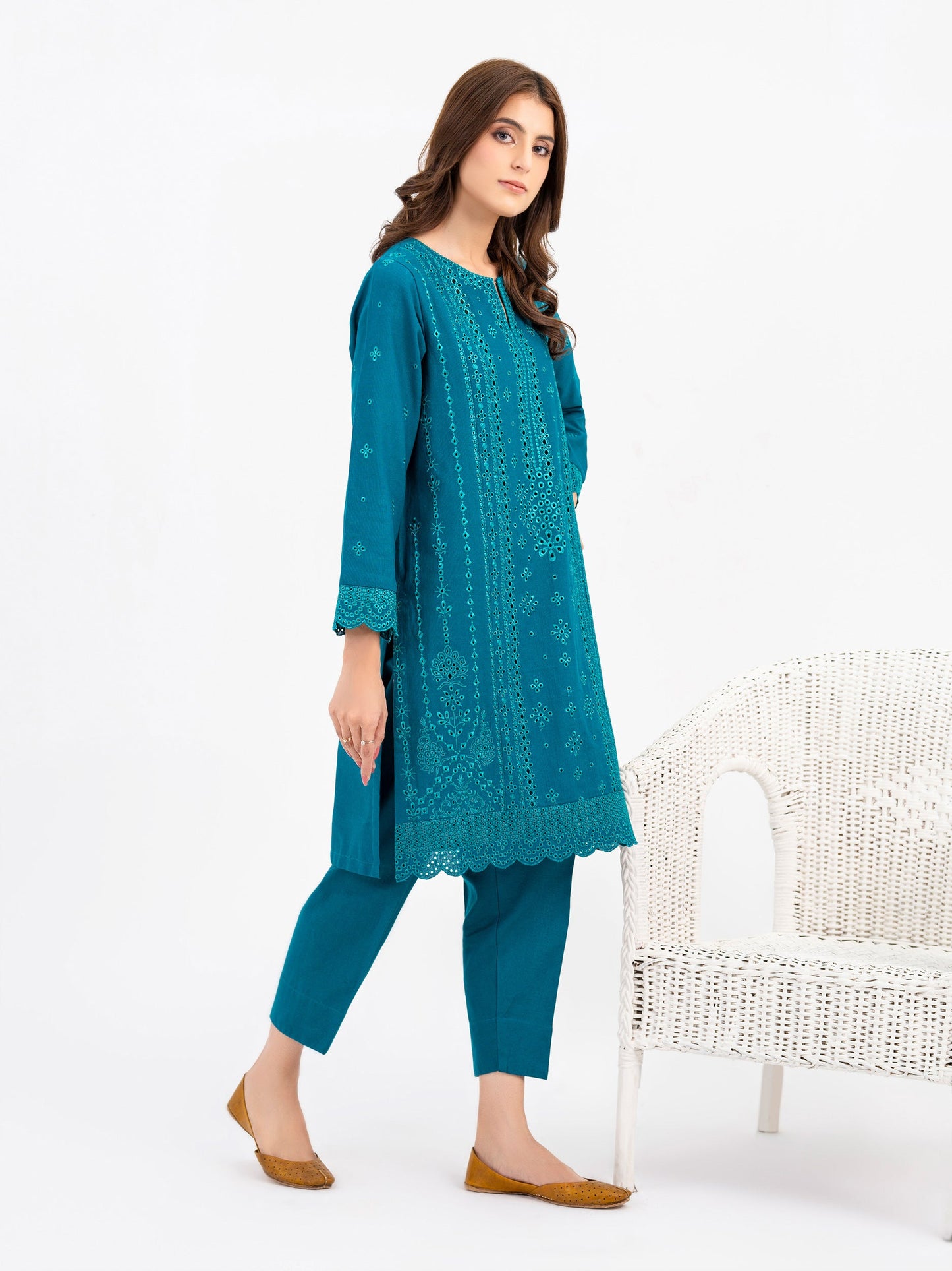 2 Piece Khaddar Suit-Embroidered (Pret)