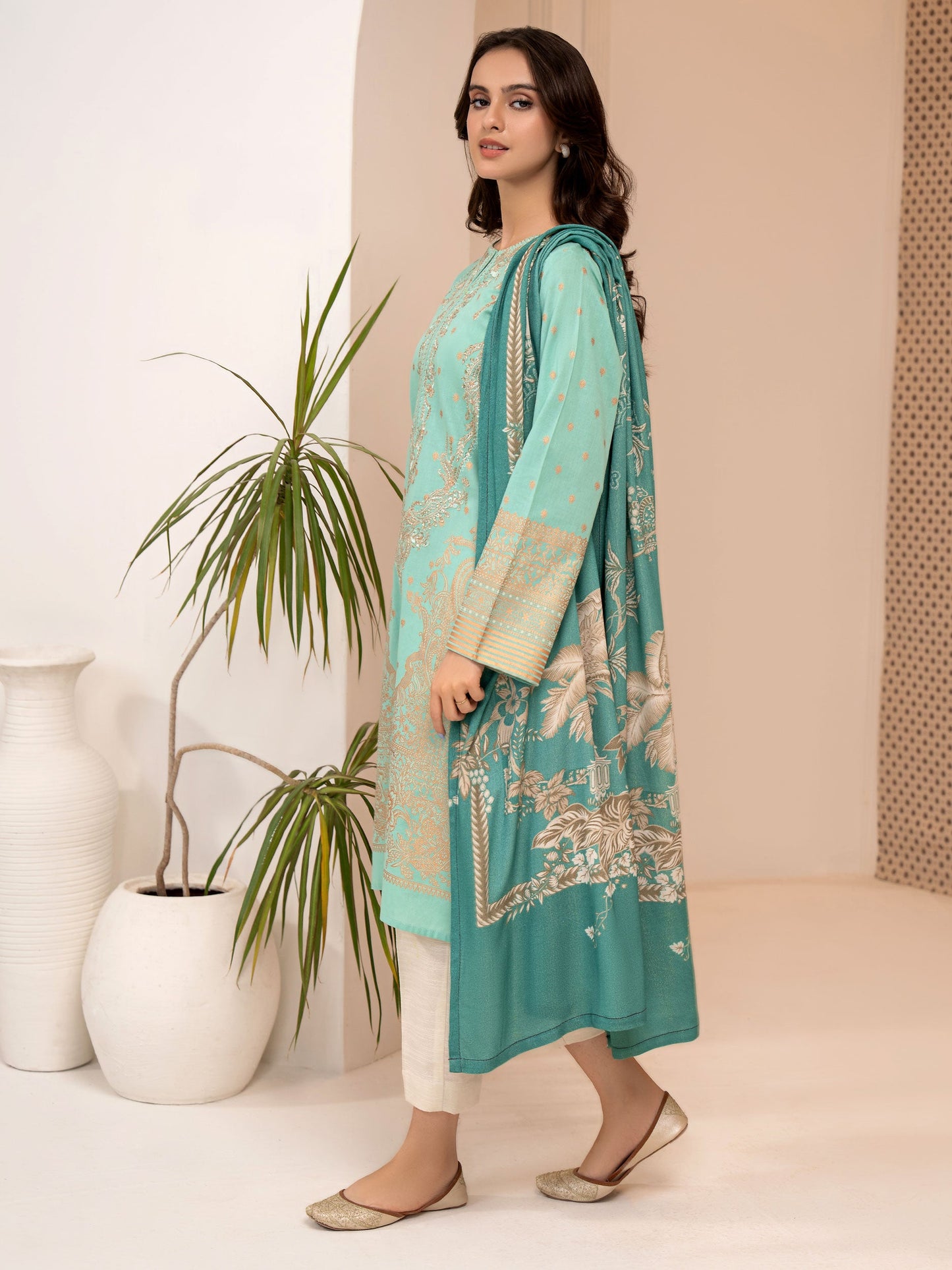 2 Piece Khaddar Suit-Embroidered (Unstitched)