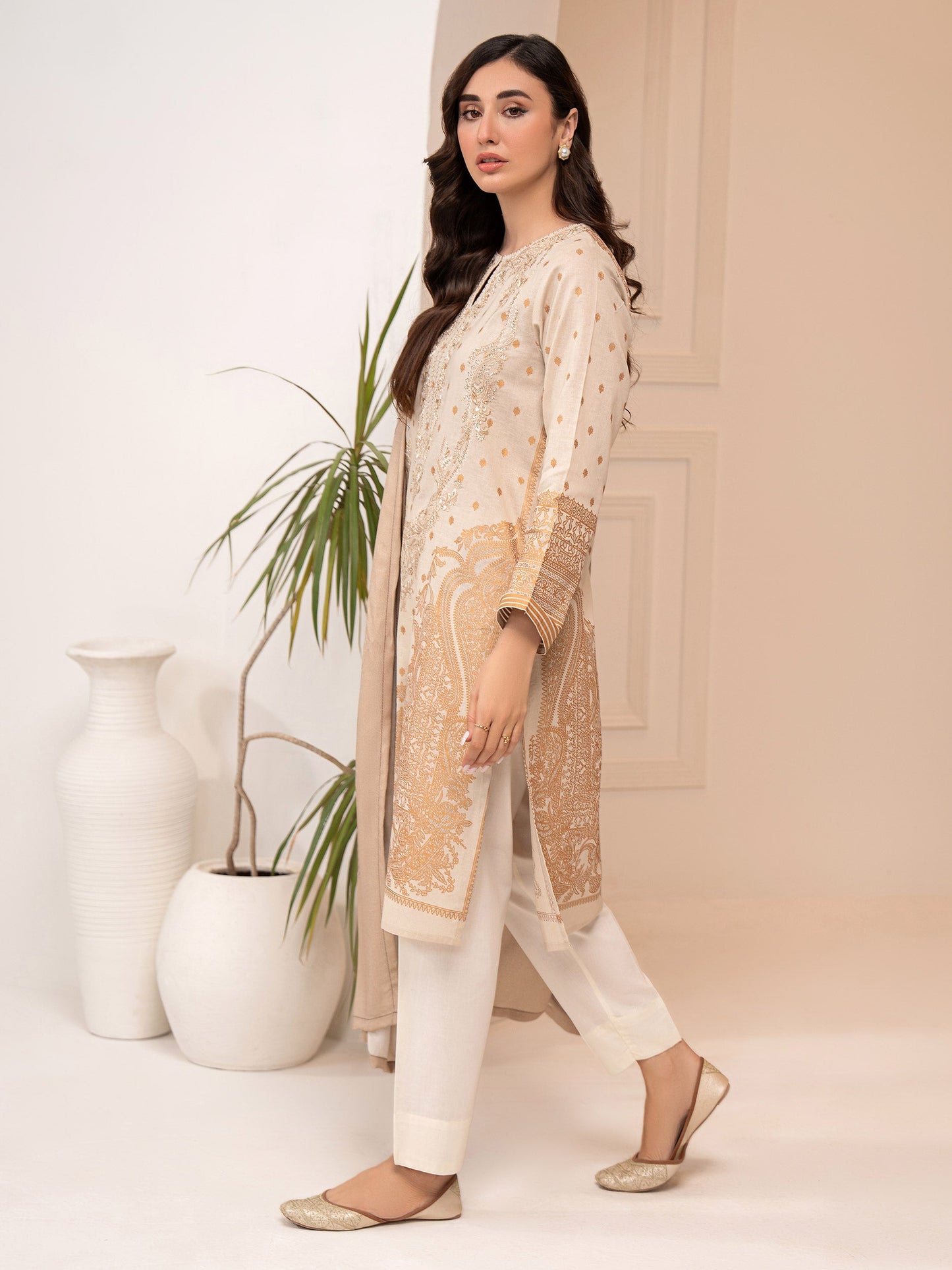 2 Piece Khaddar Suit-Embroidered (Unstitched)