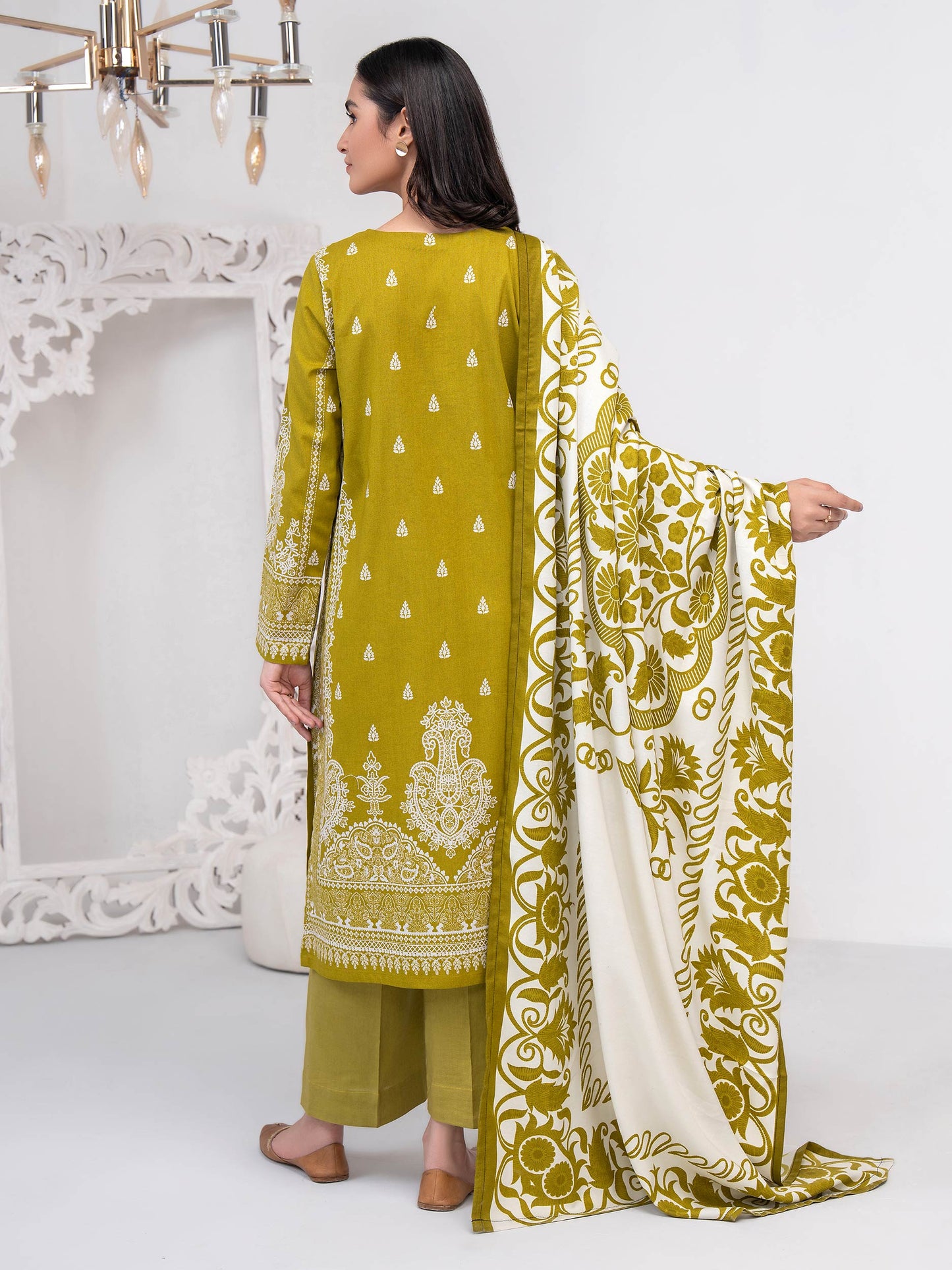 3 Piece Khaddar Suit-Embroidered (Unstitched)