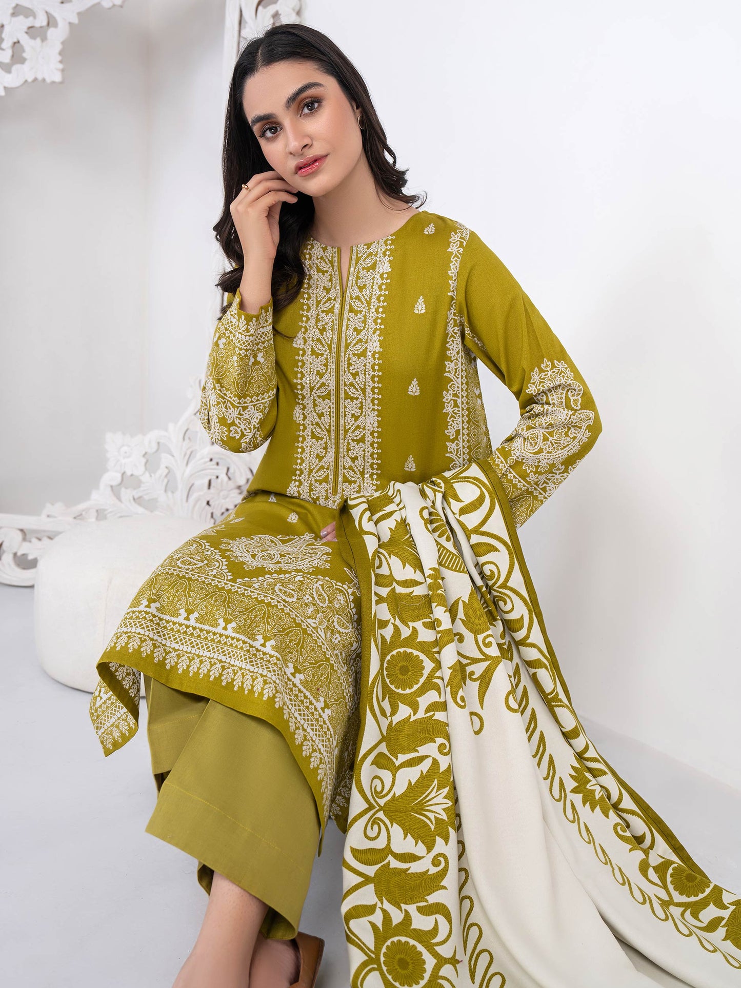 3 Piece Khaddar Suit-Embroidered (Unstitched)