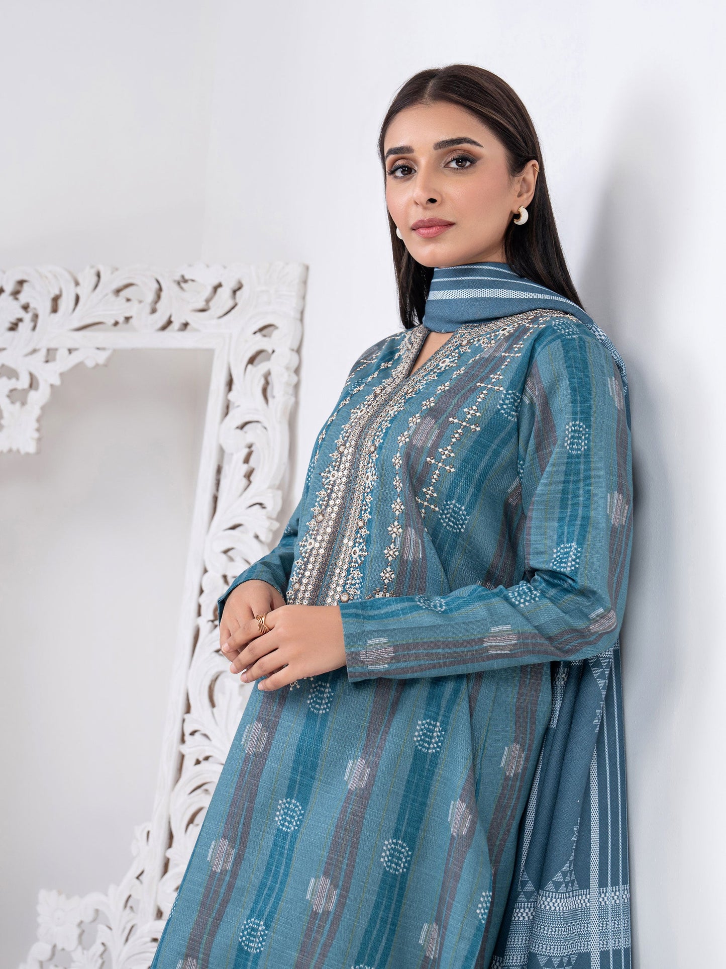 3 Piece Khaddar Suit-Embroidered (Unstitched)