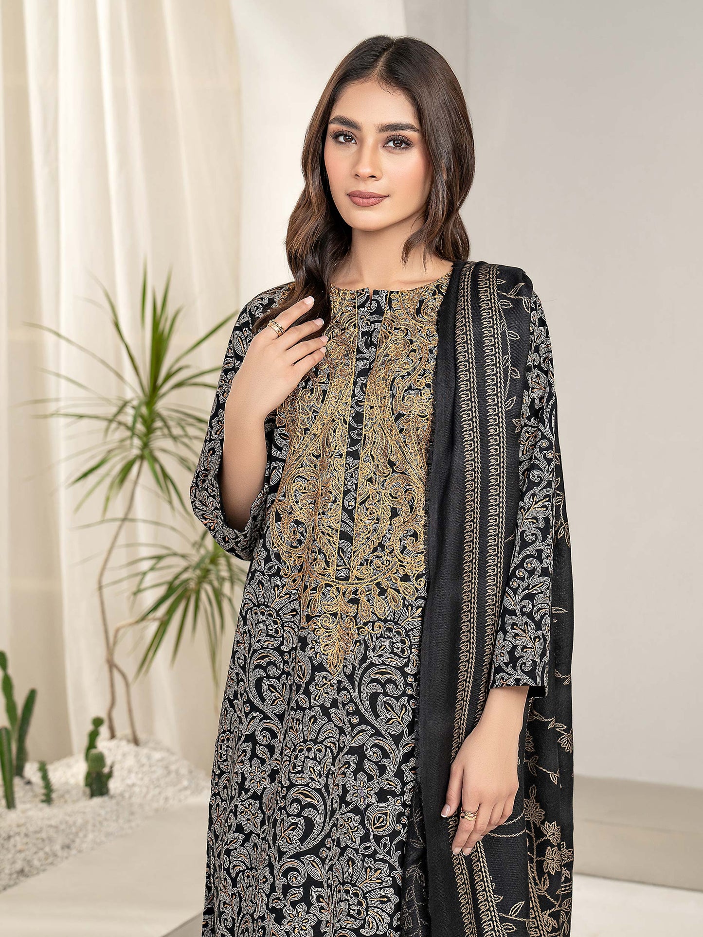 3 Piece Khaddar Suit-Embroidered (Unstitched)