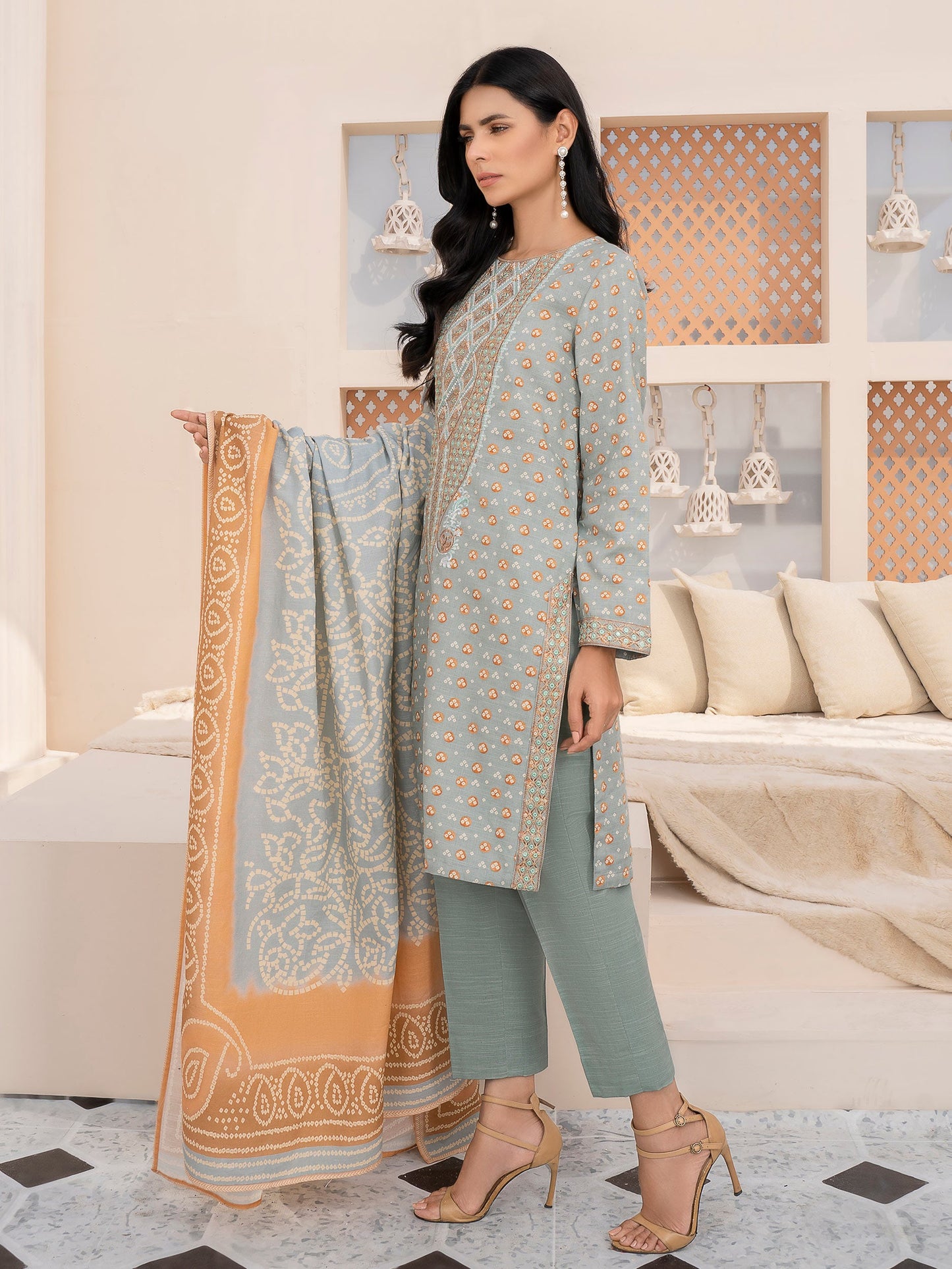 2 Piece Khaddar Suit-Embroidered (Unstitched)