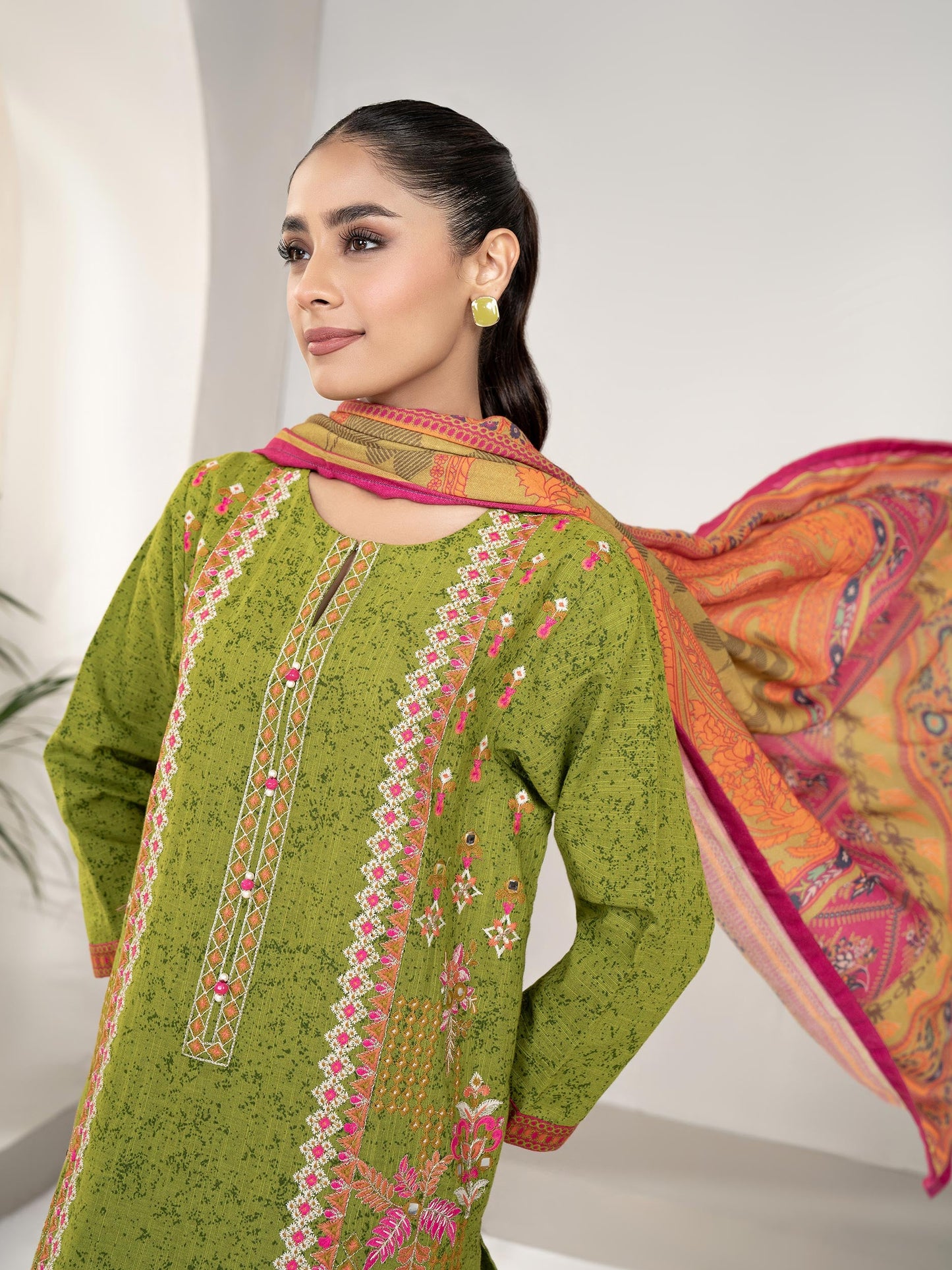 3 Piece Khaddar Suit-Embroidered(Unstitched)