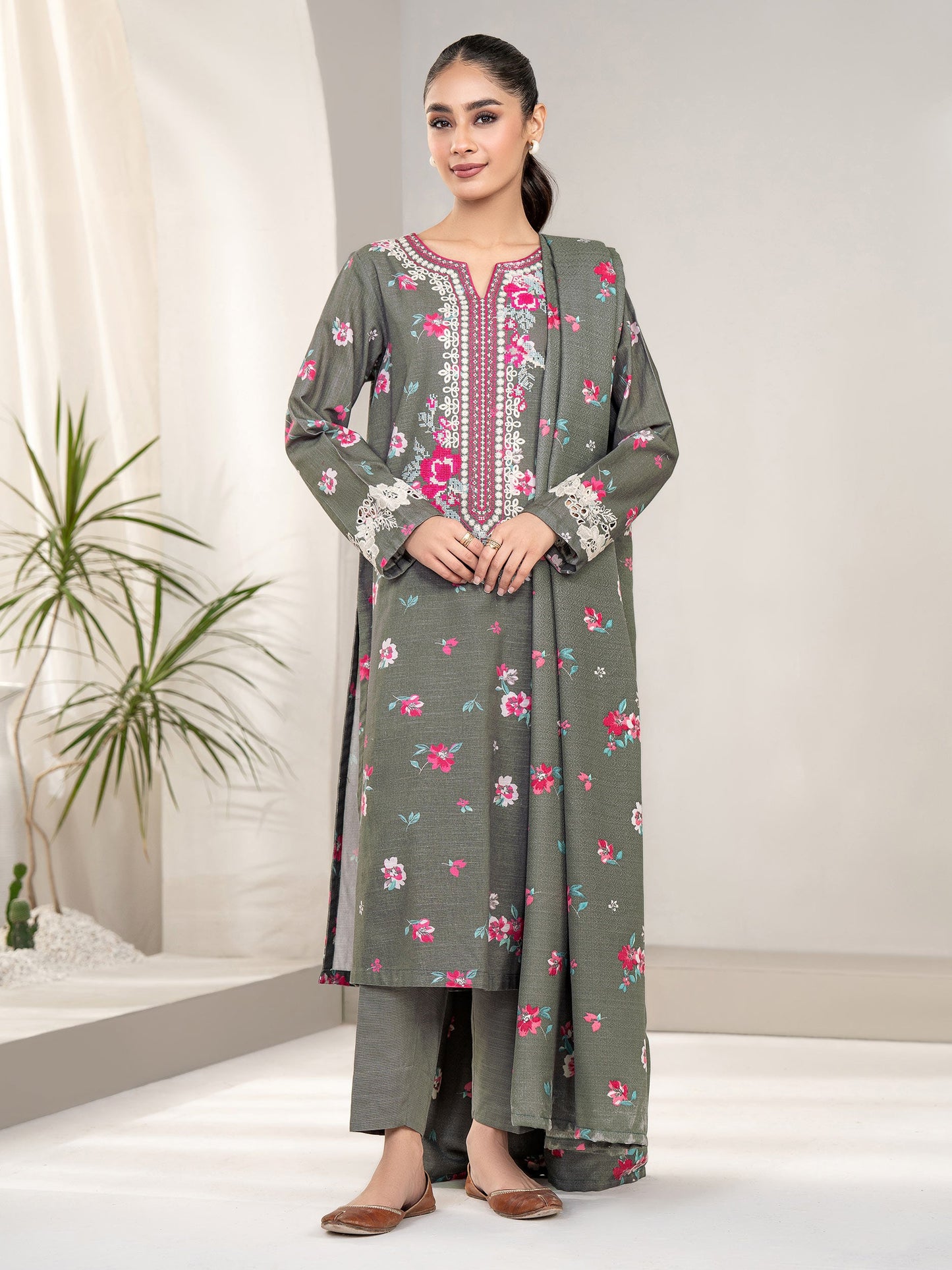 3 Piece Khaddar Suit-Embroidered (Unstitched)