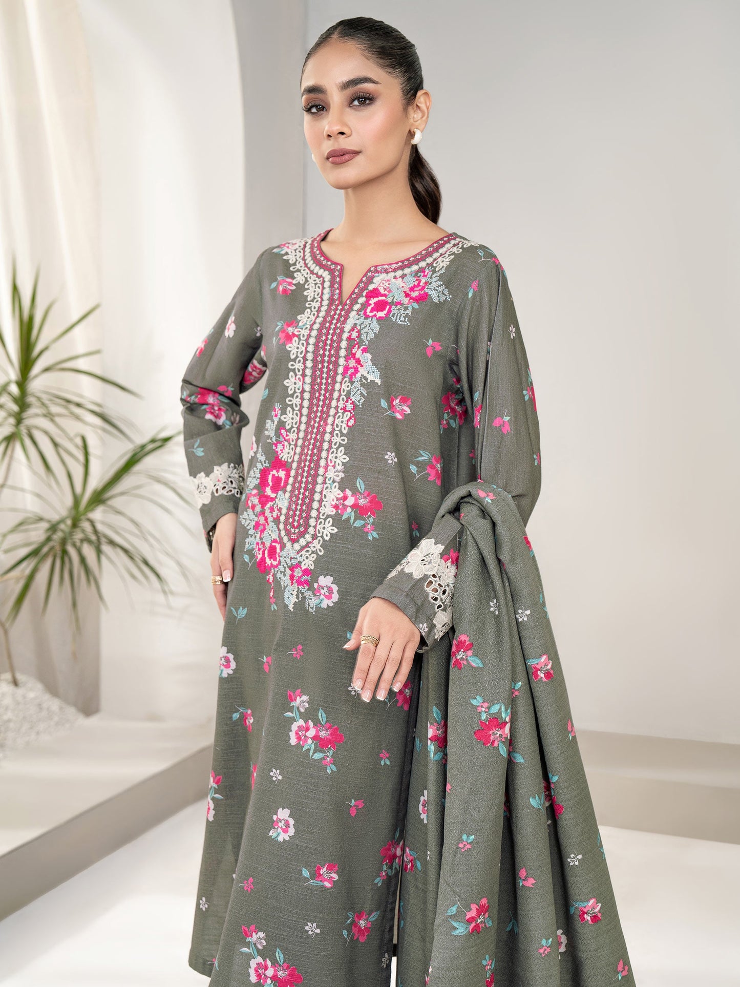 3 Piece Khaddar Suit-Embroidered (Unstitched)