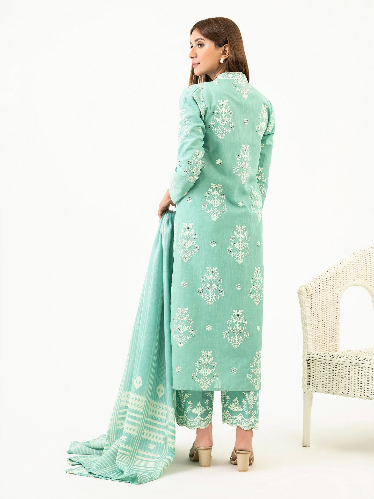 3 Piece Khaddar Suit-Embroidered (Pret)