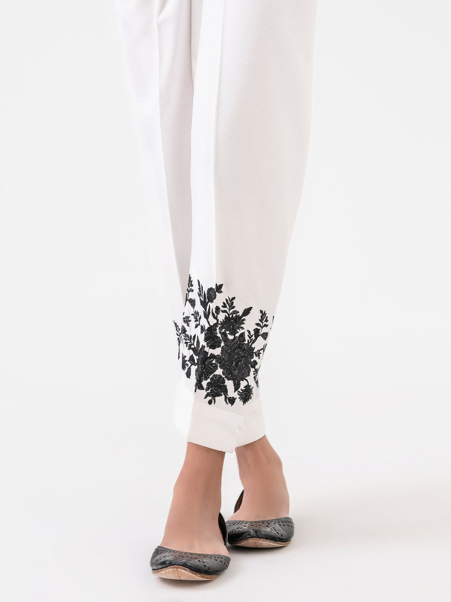 Embroidered Crepe Trouser (Pret)