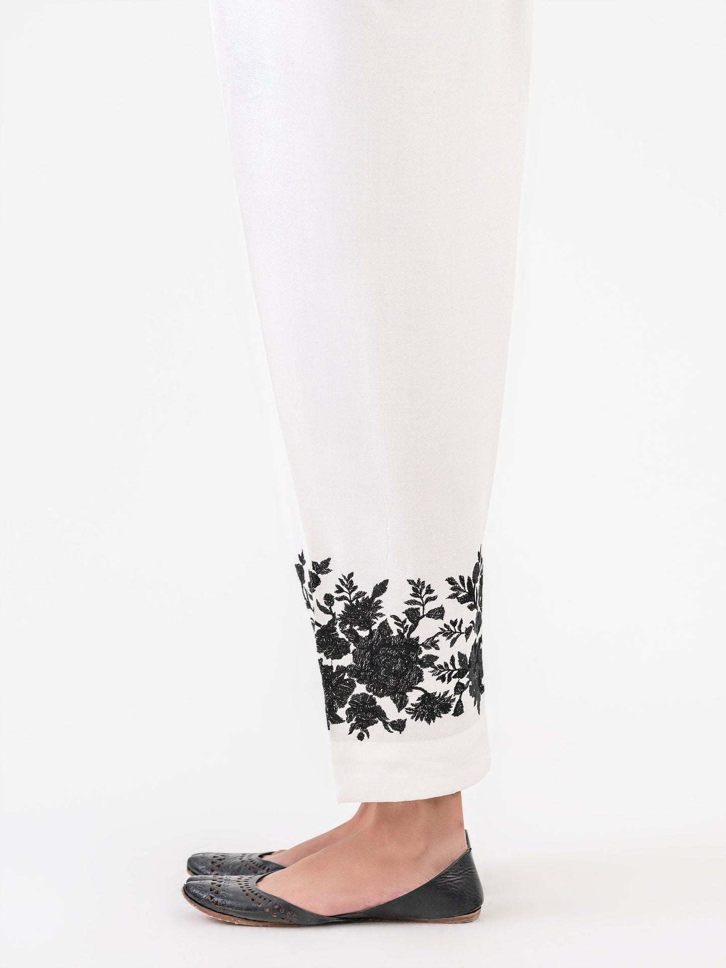 Embroidered Crepe Trouser (Pret)