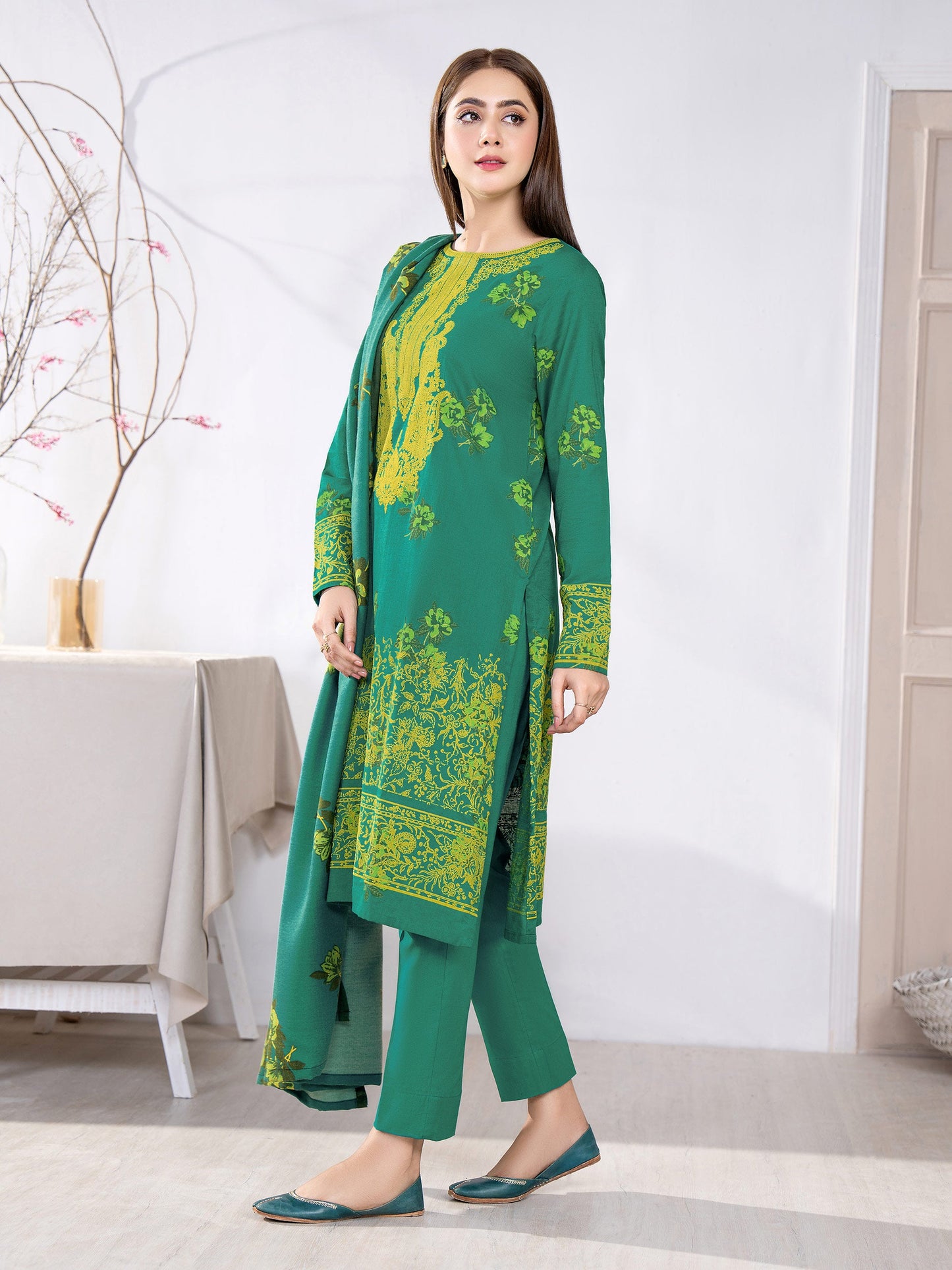 3 Piece Khaddar Suit-Emboss Print(Unstitched)